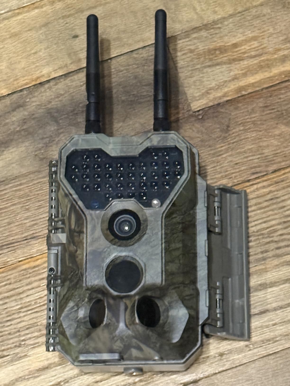 Meidase P300 Pro (Non-Cellular) WiFi Trail Camera, Dual-Antenna 165ft Range, 7800mAh Battery, Fast 0.1s Trigger Speed Motion Activated 64MP Photos, 1296p HD Video, 64GB Industrial SD Card Included customer photo 2