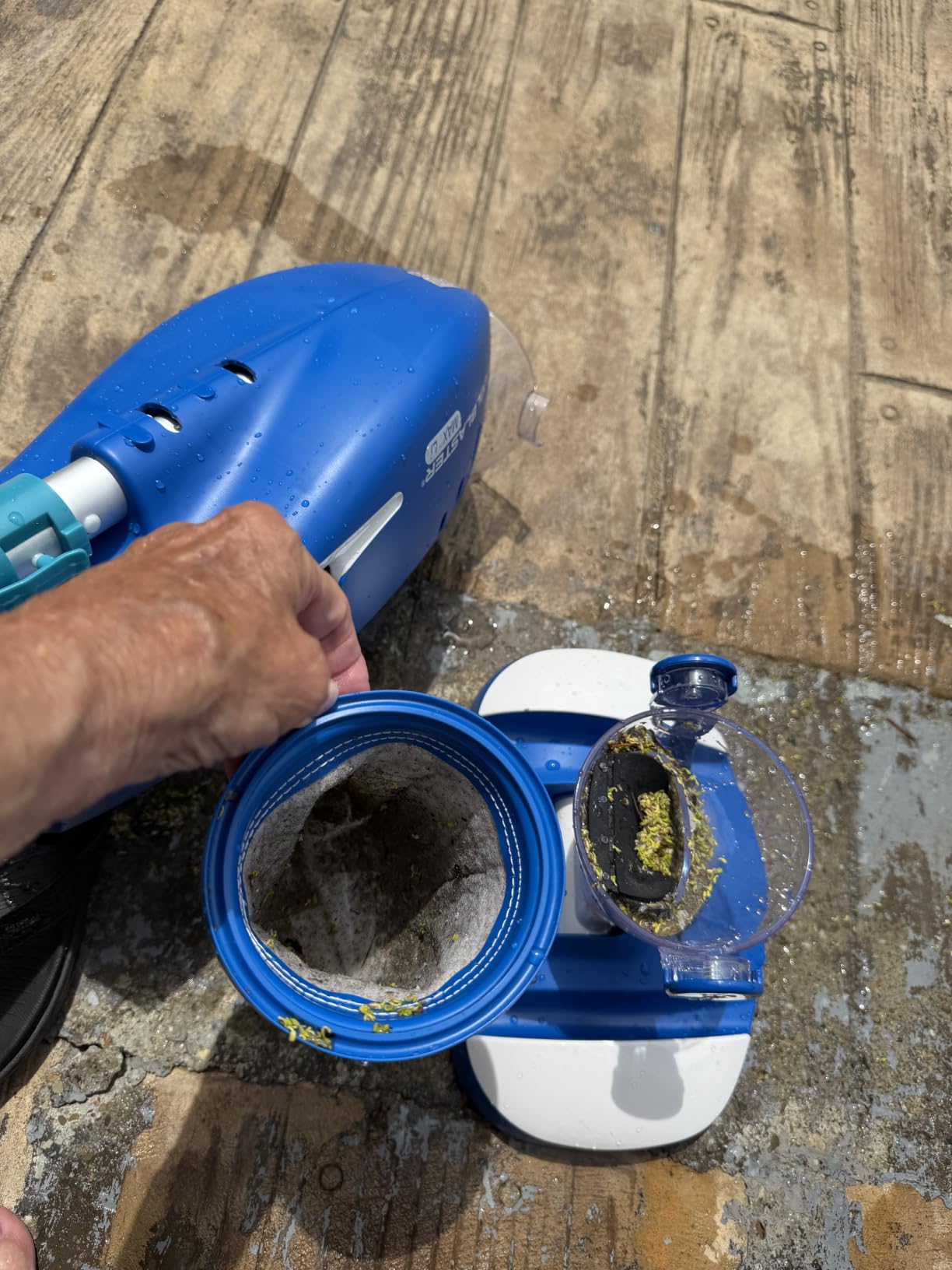 NEW 2026 POOL BLASTER Max Cordless Pool Vacuum for Inground & Above Ground Pools, More Suction Power, 60 Min Runtime, Omni-Directional Rollers, Easy Charging, Handheld, Rechargeable Pool Cleaner Vac customer photo 2