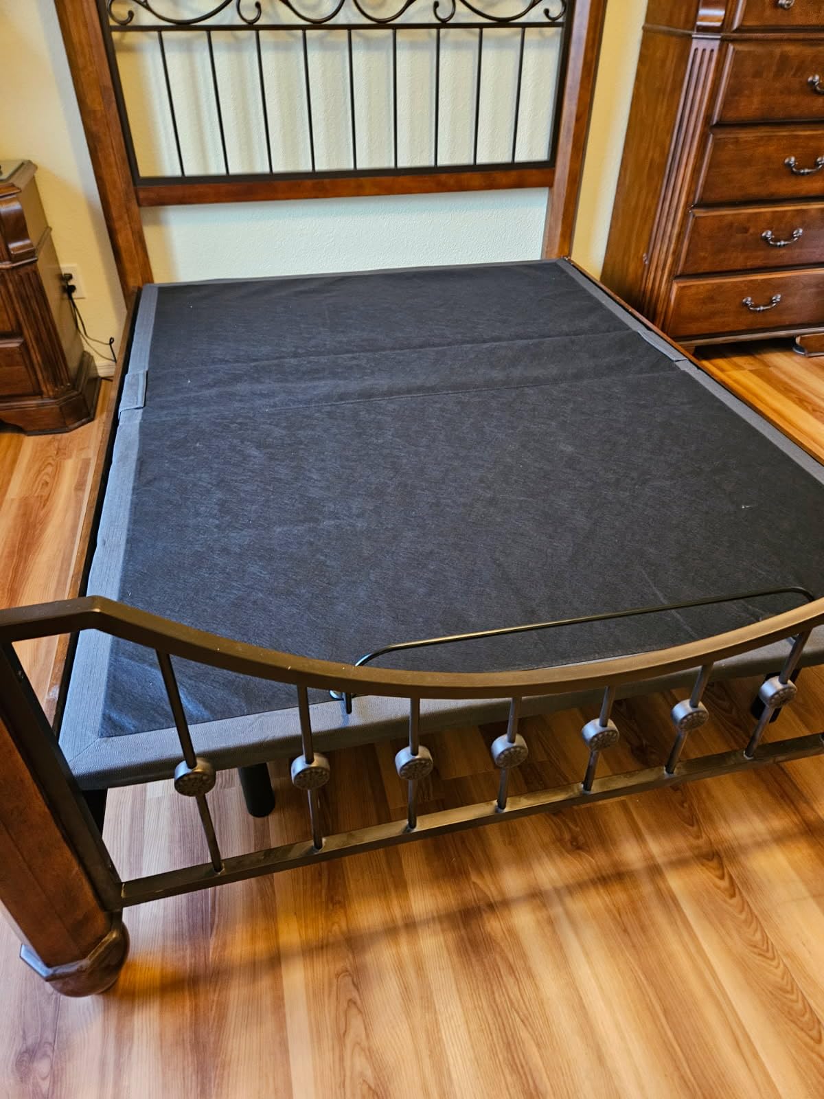 Marsail Split King Adjustable Bed Frame Electric Bed Bases with Remote | Wireless remote, zero gravity, anti-snore preset, 4 USB ports, under-bed light, independent head and foot adjustment customer photo 2
