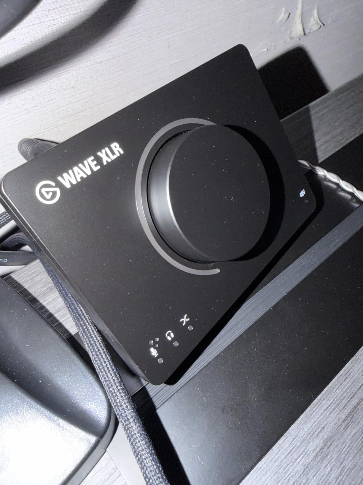 Elgato Wave XLR MK.2 USB Audio Interface and DSP Mixer | 80dB gain, Onboard voice effects, LED level feedback, Touch mute, Ultra-low-latency monitoring, Works with Stream Deck customer photo 1