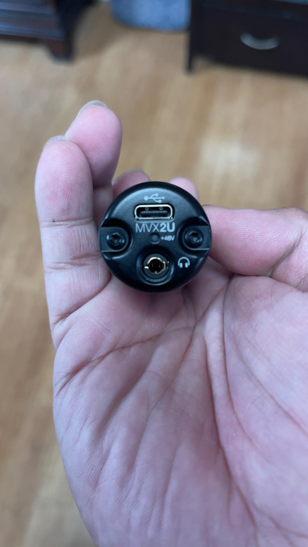 Shure MVX2U Gen 2 XLR-to-USB-C Audio Interface | MFi-certified XLR-to-USB-C interface for any XLR mic with portable setup and clean, noise-free recording customer photo 2