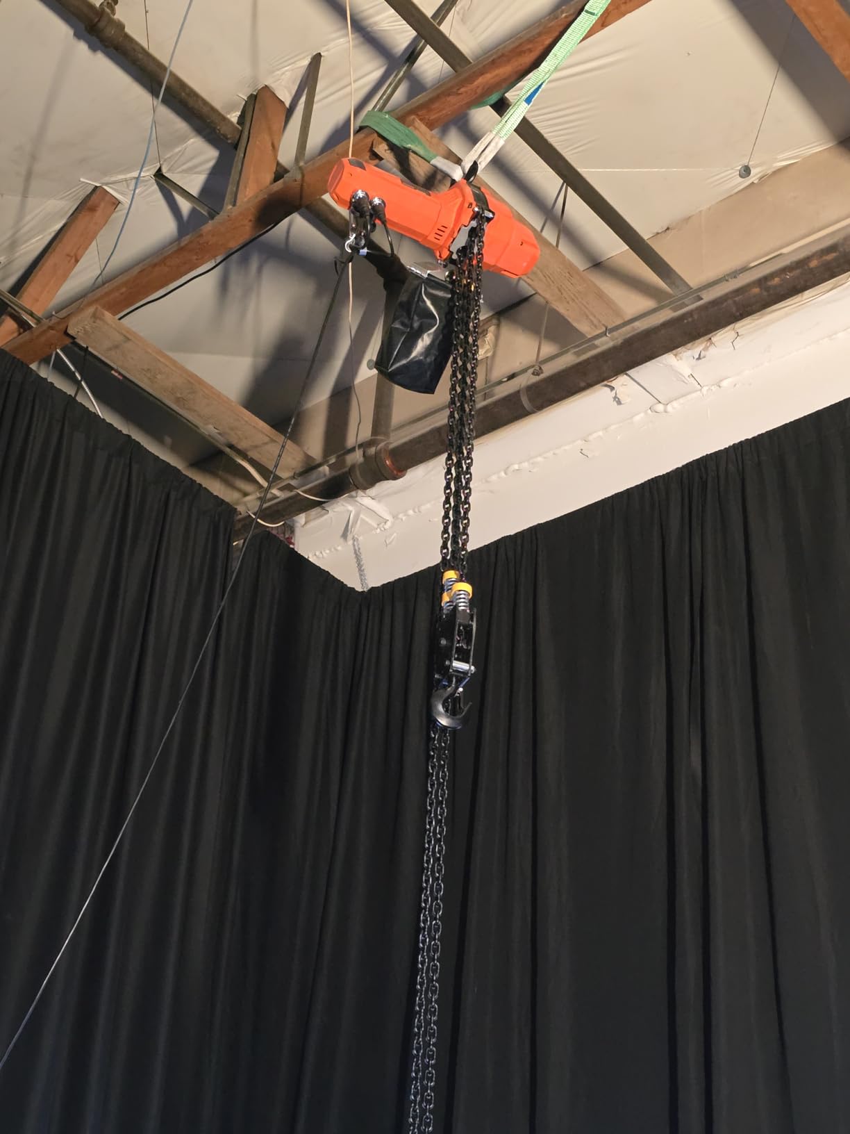 VEVOR 2-Speed Electric Chain Hoist 2200 lbs, 20ft Lifting Height, 120V 60Hz Single Phase Overhead Crane with 15 ft Wired Remote Control, G100 Chain Electric Lift Hoist for Factory, Warehouse, Garage customer photo 1