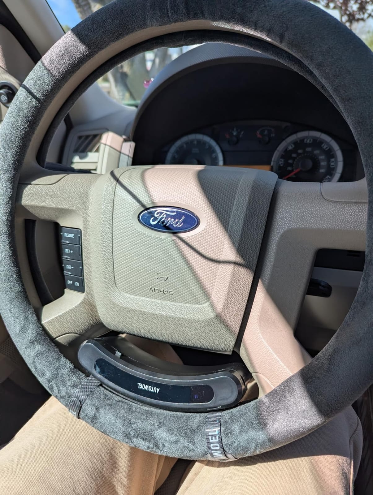 Cordless Heated Steering Wheel Cover, 14.5-15 Inch, Dual Battery Suede Gray customer photo 1