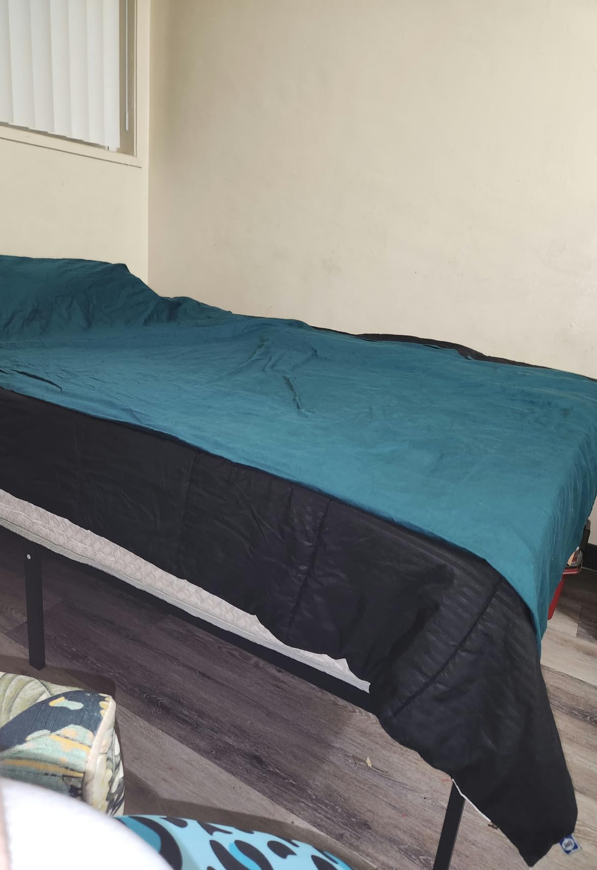 Novilla 12 Inch Queen Size Mattress, Hypoallergenic & Back Pain Relief, Hybrid Queen Mattresses in a Box with Smarts Coils, Fiberglass Free CertiPUR-US Certified customer photo 2