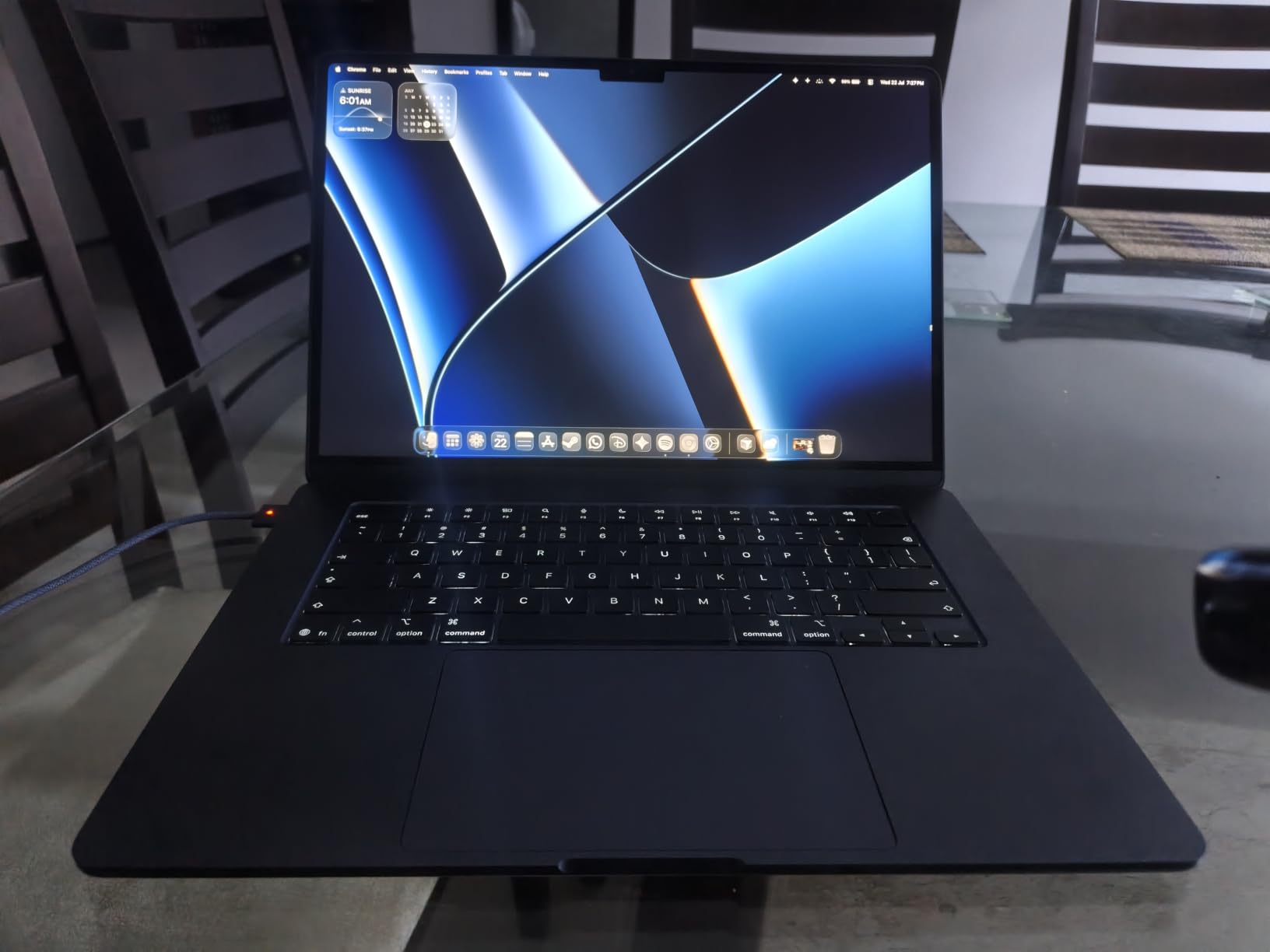 2026 MacBook Air 15-inch Laptop with M5 chip: Built for AI, 15.3-inch Liquid Retina Display, 16GB Unified Memory, 512GB SSD, 12MP Center Stage Camera, Touch ID, Wi-Fi 7; Sky Blue customer photo 2