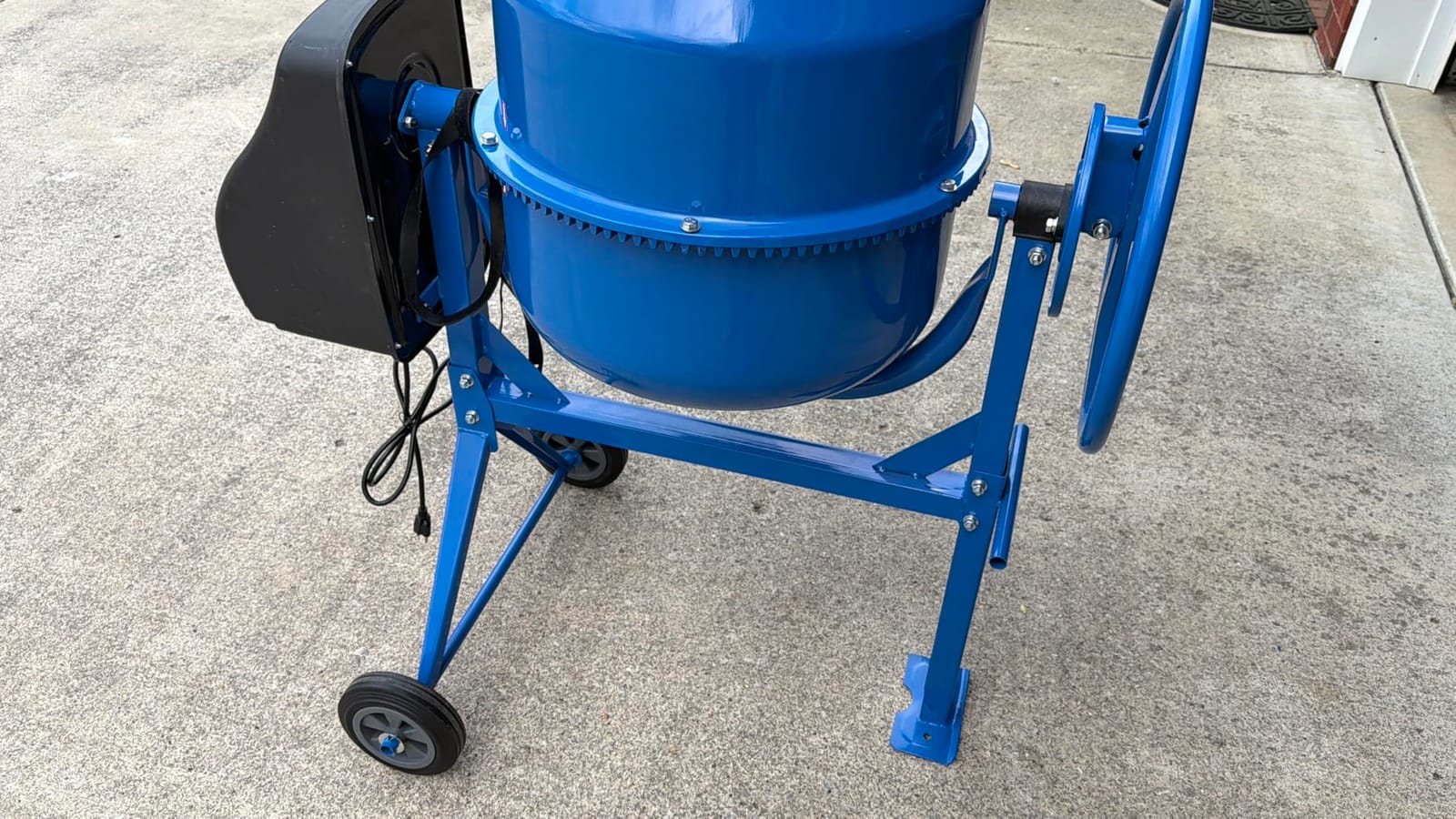 LDHTHOPI 5.3 Cu.Ft Portable Concrete Mixer, 750W (1HP) Heavy Duty Cement Mixing Machine with Wheels & Stand for Mortar, Stucco, Fodder - Industrial Mixer for Construction, Blue customer photo 1
