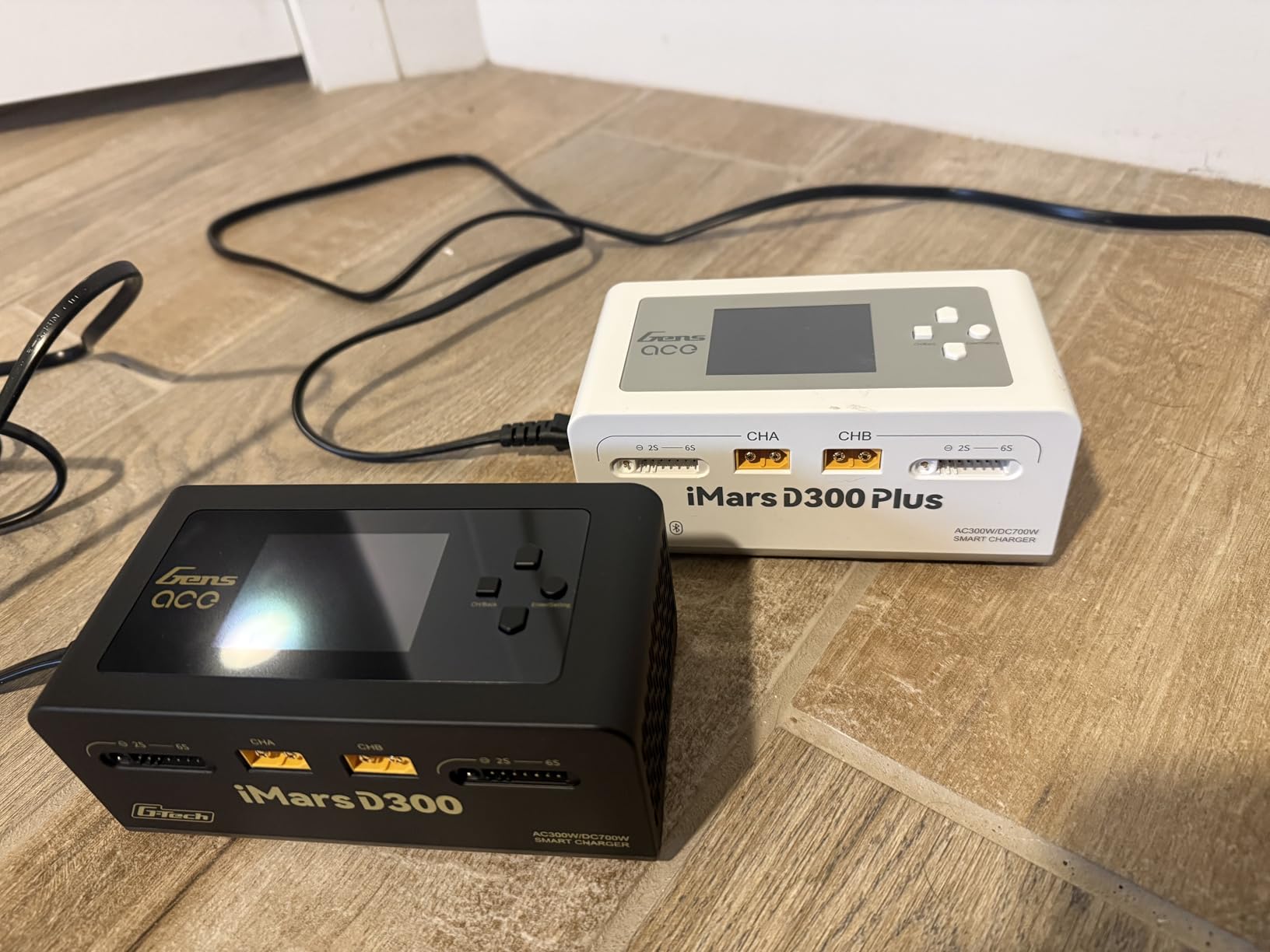 IMARS D300 Balance Charger, Gens Ace Dual Channel for RC 1~6S.Black | AC 300W / DC 700W (350W*2) 16A Smart Charger | G-Tech customer photo 2