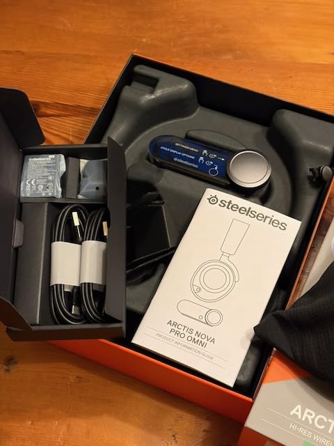 SteelSeries Arctis Nova Pro Omni - Hi-Res Wireless Gaming Headset, 96kHz/24bit, ANC, ClearCast Pro Mic, AI Noise Rejection, Mobile App, Mix 2.4GHz + BT, OmniPlay PC+PlayStation+Xbox - Midnight Blue customer photo 1