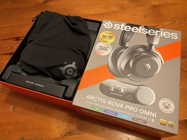 SteelSeries Arctis Nova Pro Omni - Hi-Res Wireless Gaming Headset, 96kHz/24bit, ANC, ClearCast Pro Mic, AI Noise Rejection, Mobile App, Mix 2.4GHz + BT, OmniPlay PC+PlayStation+Xbox - Midnight Blue customer photo 2