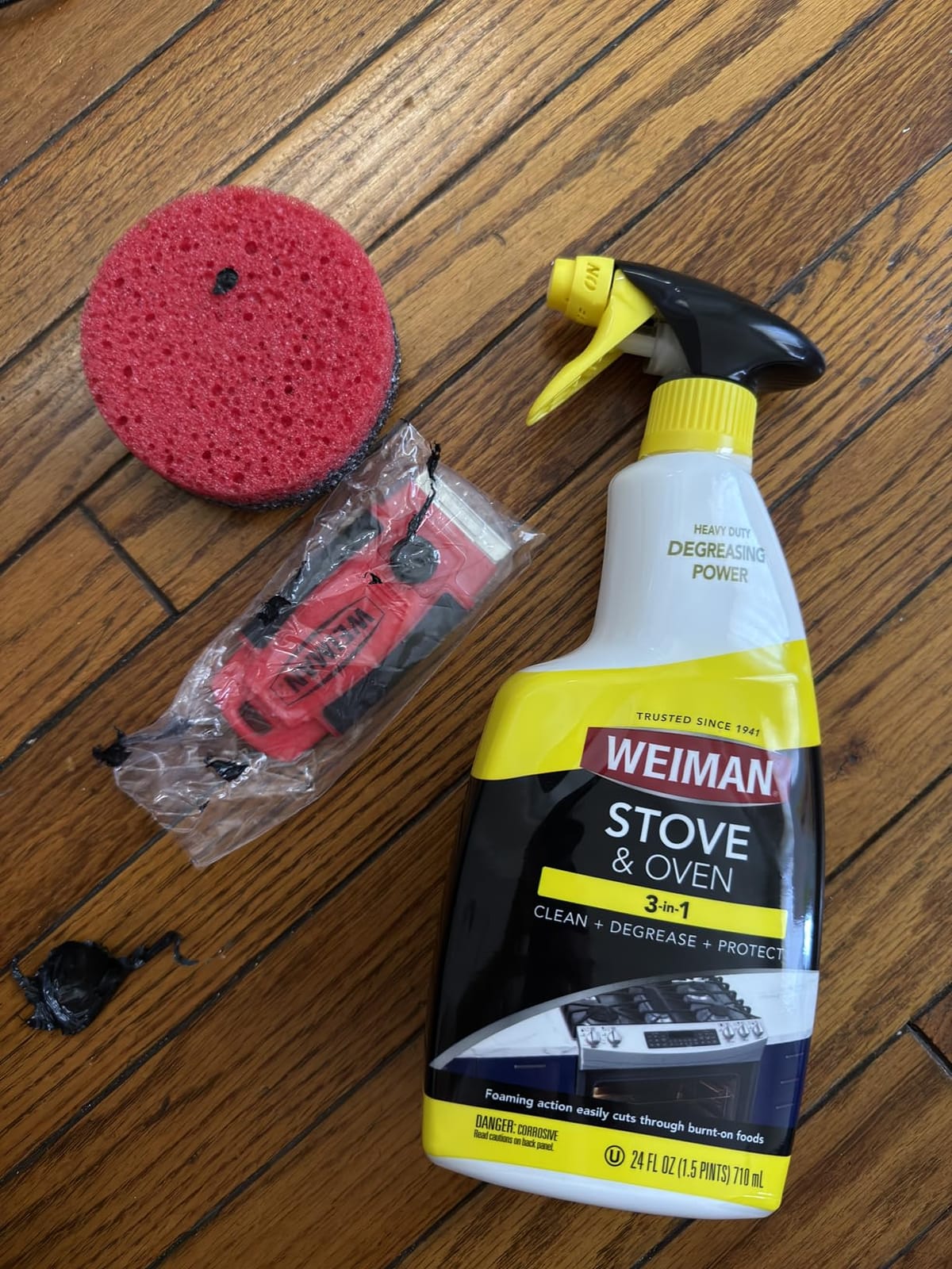 Weiman Heavy Duty Stove and Oven Cleaner 3 Piece Total Clean Kit, For Baked on Grease, Grime, Carbonized Food, Includes Foaming Cleaner (24oz), Precision Razor Tool, Dual-Action Scrub & Shine Sponge customer photo 2