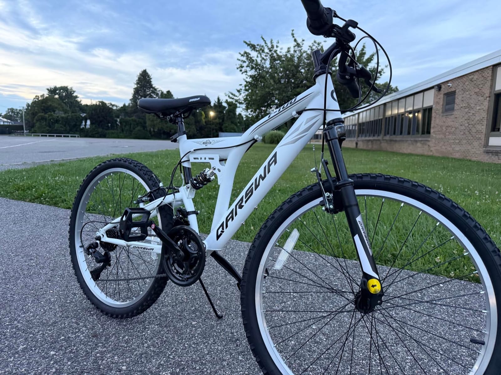 24/26 Inch Mountain Bike for Men & Women, 21-Speed Full Suspension MTB, High-Carbon Steel Frame, Quick Release Front Wheel, Dual Fenders, Easy Assembly, Trail & Commuter Bicycle customer photo 2