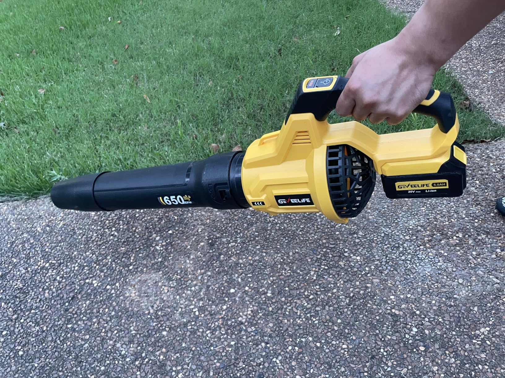 LOSART Leaf Blower Cordless, 650CFM & 3 Speed Levels, 1200W Electric Cordless Leaf Blower with 2 x 5.0Ah Batteries & Fast Charger customer photo 2