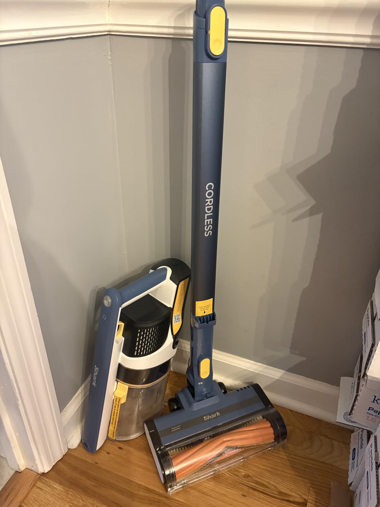 Shark Cordless Pet, Cordless Lightweight Stick Vacuum Cleaner, IY143H customer photo 2