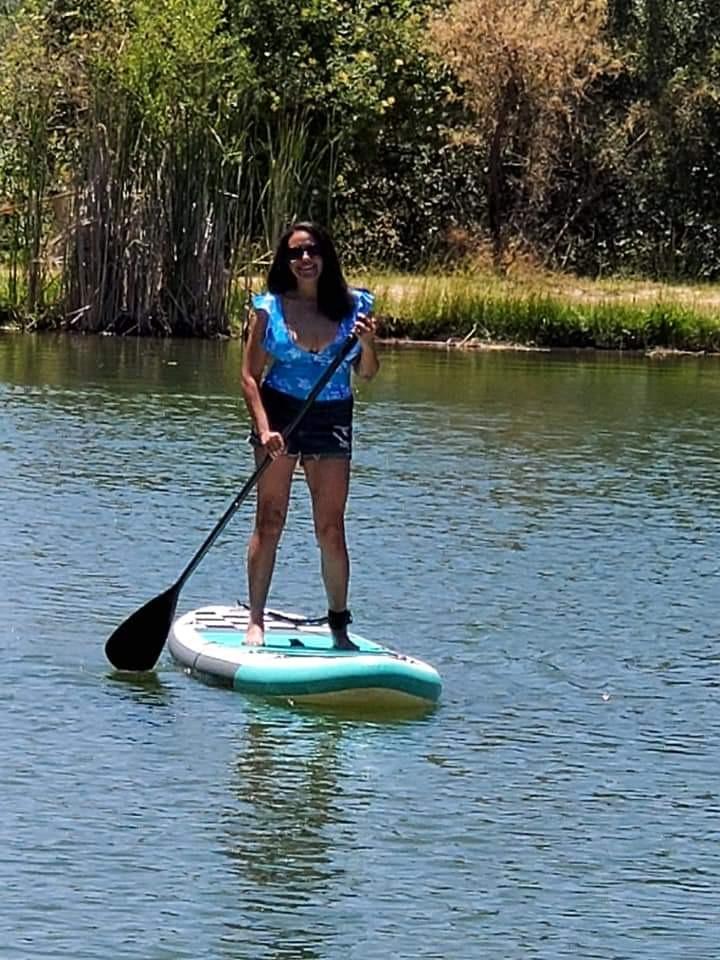 SereneLife 10' Inflatable Stand Up Paddle Board with Premium SUP Accessories - Wide Stable Design with Non-Slip EVA Deck Pad, for Youth and Adults, 350 lbs. Capacity customer photo 2