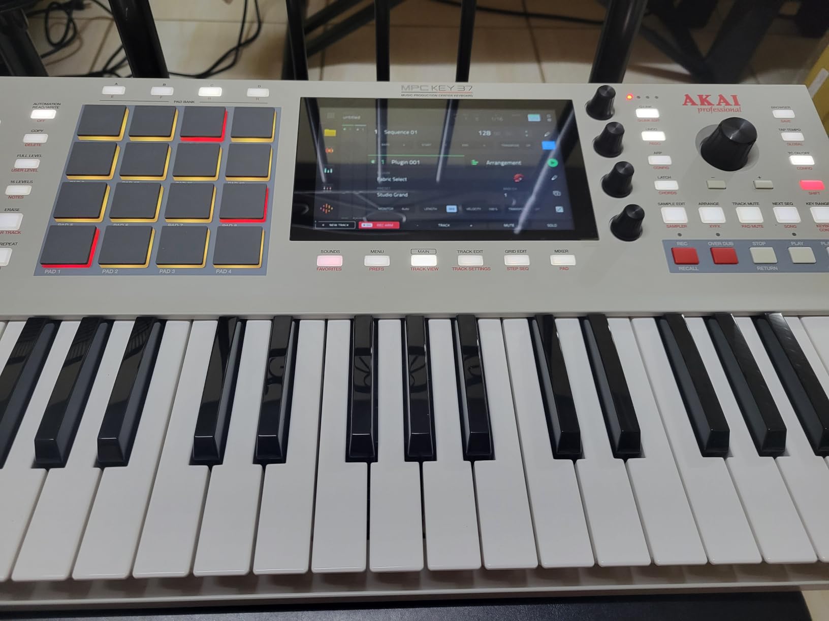 Akai Professional MPC Key 37 G2 Next-Gen Standalone Production Keyboard | Synthesizer for Producers customer photo 1