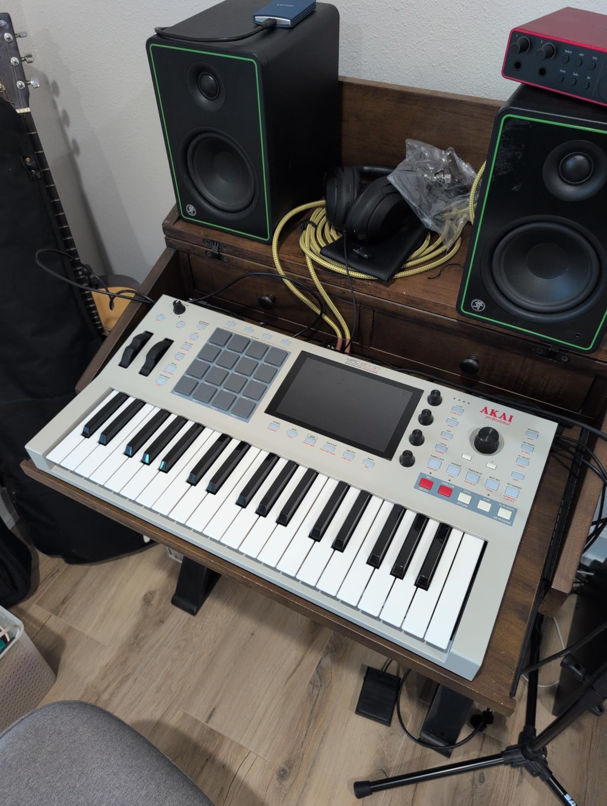Akai Professional MPC Key 37 G2 Next-Gen Standalone Production Keyboard | Synthesizer for Producers customer photo 2