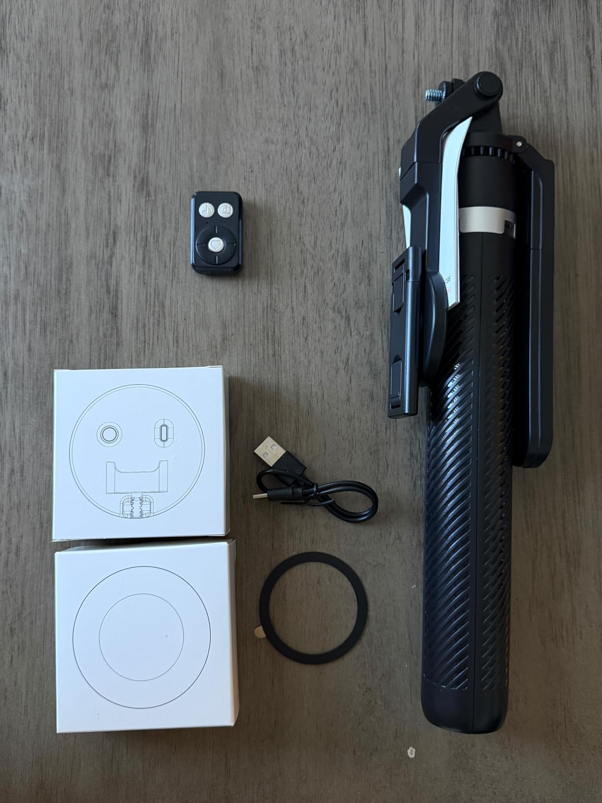 Content Creator Essentials Vlogging Kit, Magnetic Tripod & 2 Lights 2 Mics | 68