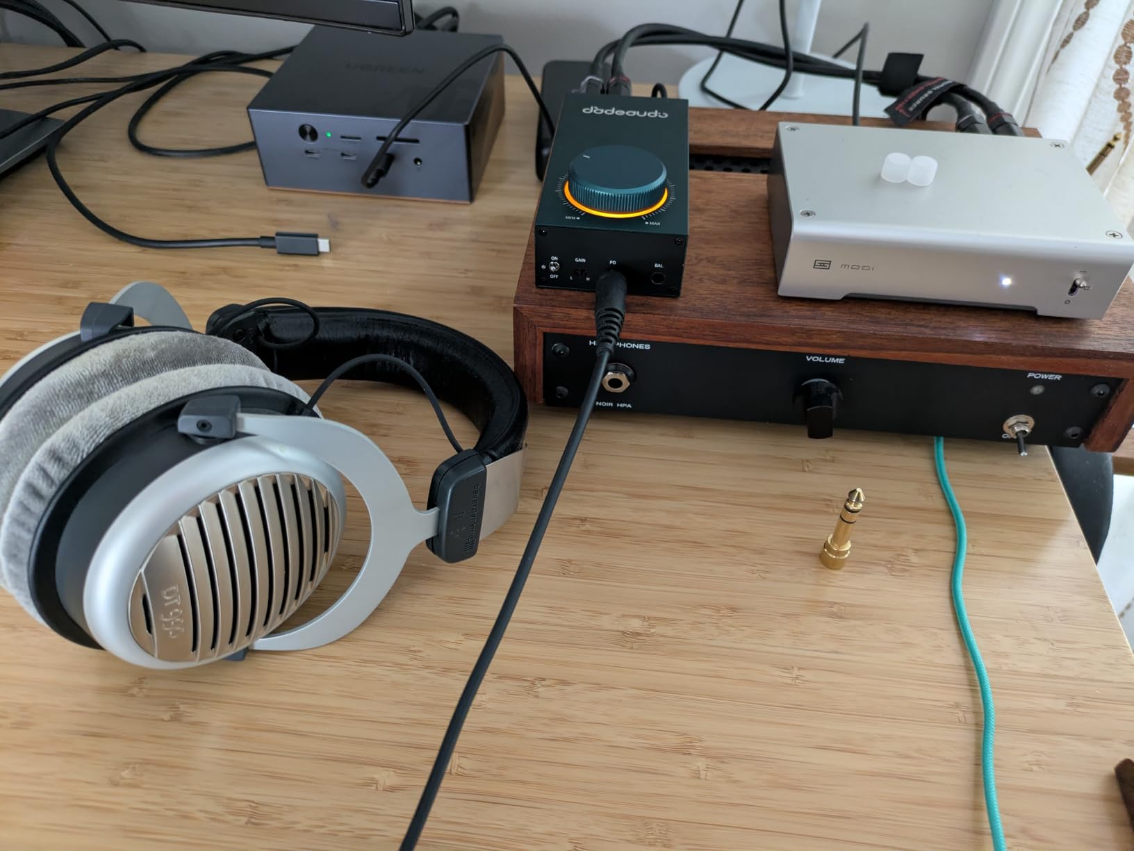 FiiO JadeAudio GIGAS 1 Desktop Headphone Amplifier, 4600mW High-Power Balanced Output, Class AB Discrete Circuit, 4.4mm & 3.5mm Amp for Planar & High-Impedance Headphones (Black) customer photo 2