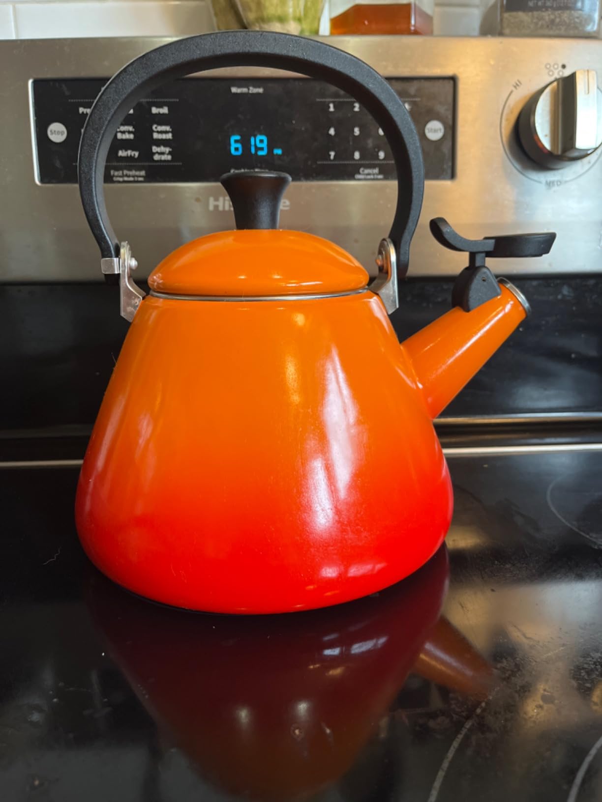 Le Creuset Kone Stove-Top Kettle with Whistle, Suitable for All Hob Types Including Induction, Enamelled Steel, Capacity: 1.6 L, Volcanic, 92000200090000 customer photo 1