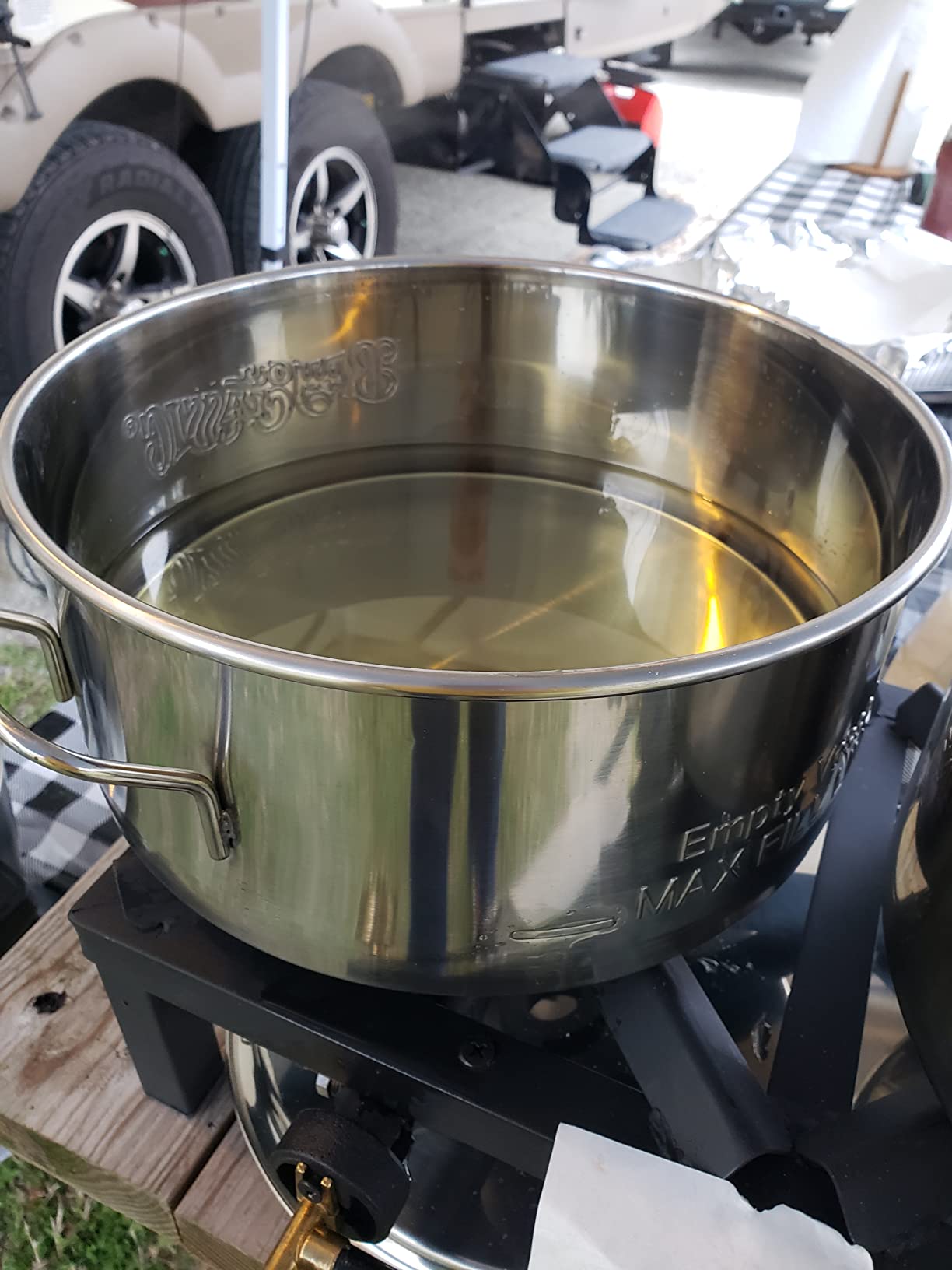 Bayou Classic 10 Quart Stainless Steel Fry Pot with Lid and Basket customer photo 2
