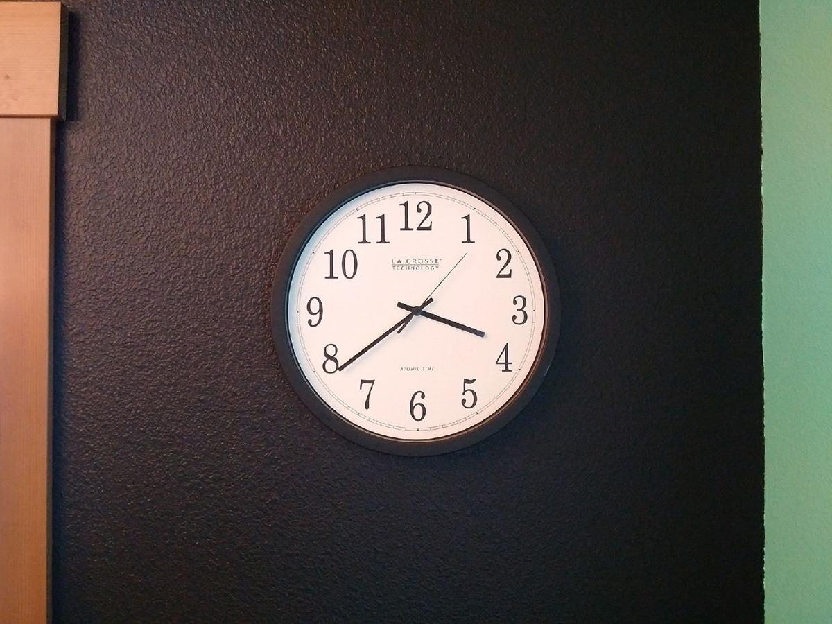 La Crosse Technology Wall Clock, Plastic, 14-inch Dia. (WT-3143A) (WT-3143A-INT) customer photo 2