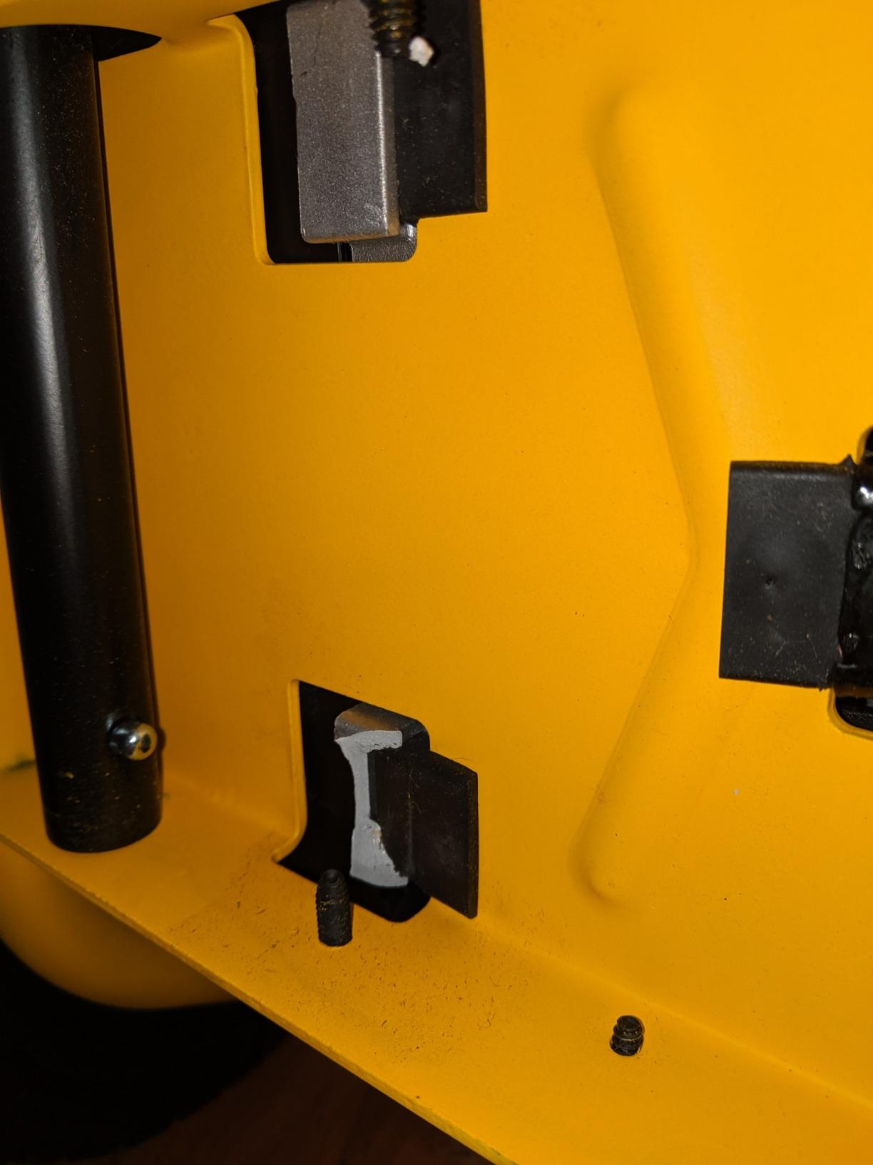 DEWALT Air Compressor, 225-PSI Max, Hand Carry with Wheels, 4-1/2 Gallon (D55146) customer photo 1