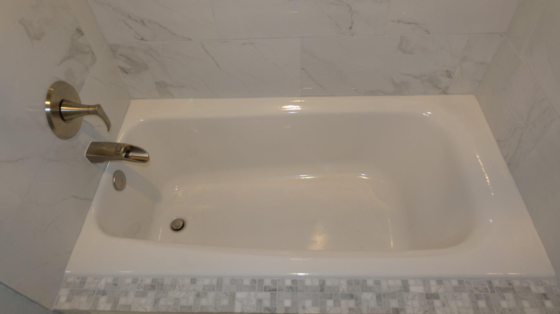 American Standard 2460002.020 Cambridge Americast 60 x 32-Inch Integral Apron Bathtub With Left-Hand Outlet, White customer photo 1