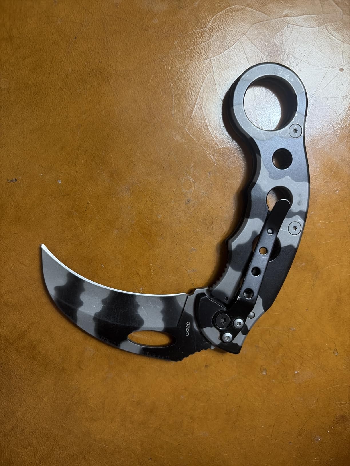 Smith & Wesson Extreme Ops Folding Karambit with 3