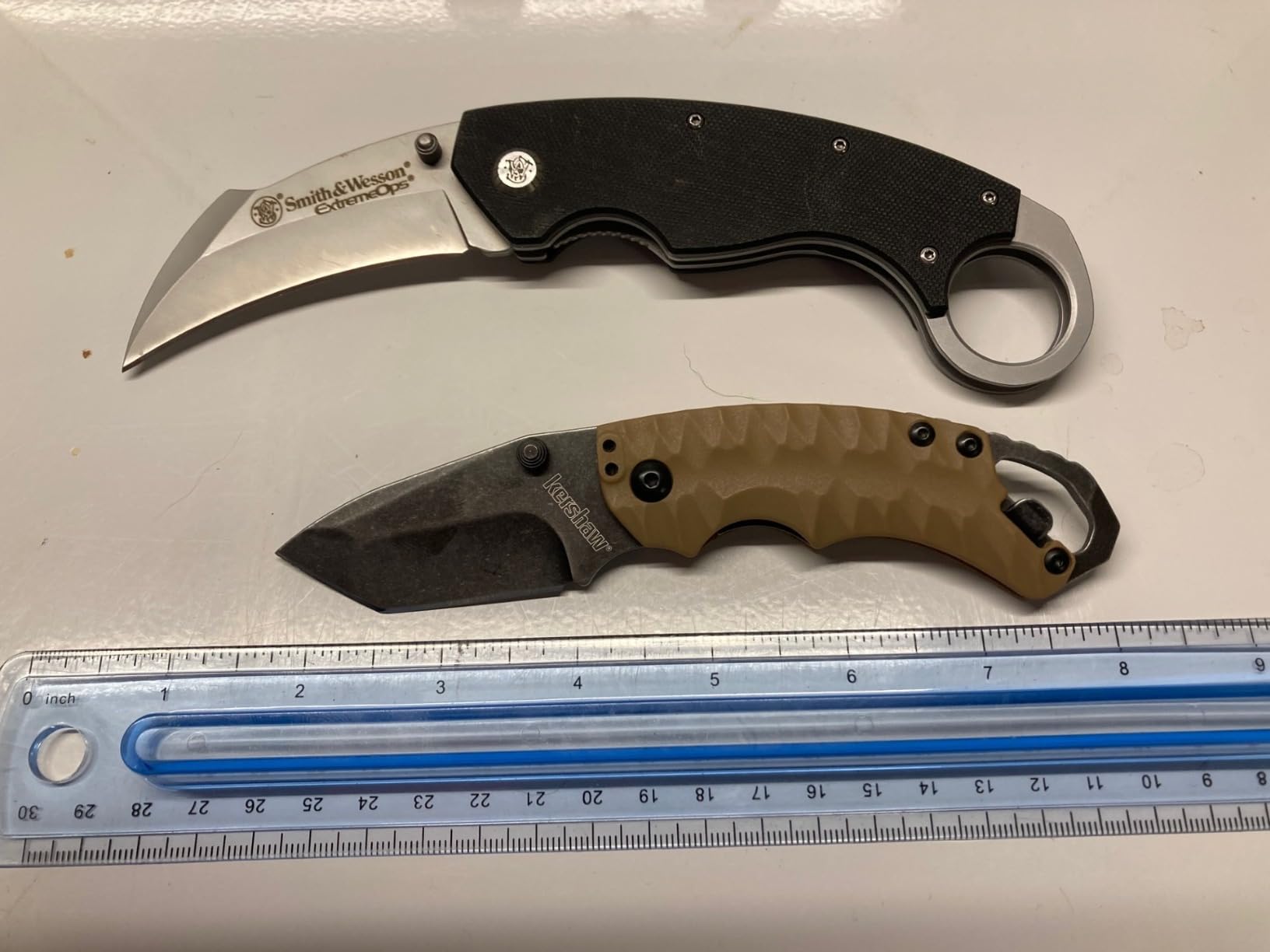 Smith & Wesson Extreme Ops Folding Karambit with 3