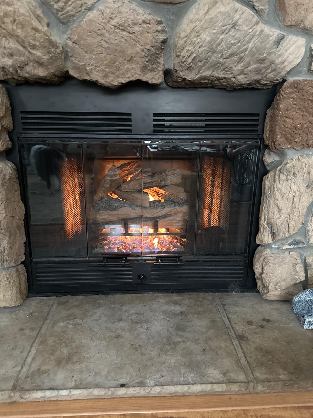 Peterson Real Fyre 30-inch Split Oak Designer Plus Log Set with Vented Natural Gas Ansi Certified G46 Burner - Variable Flame Remote customer photo 2