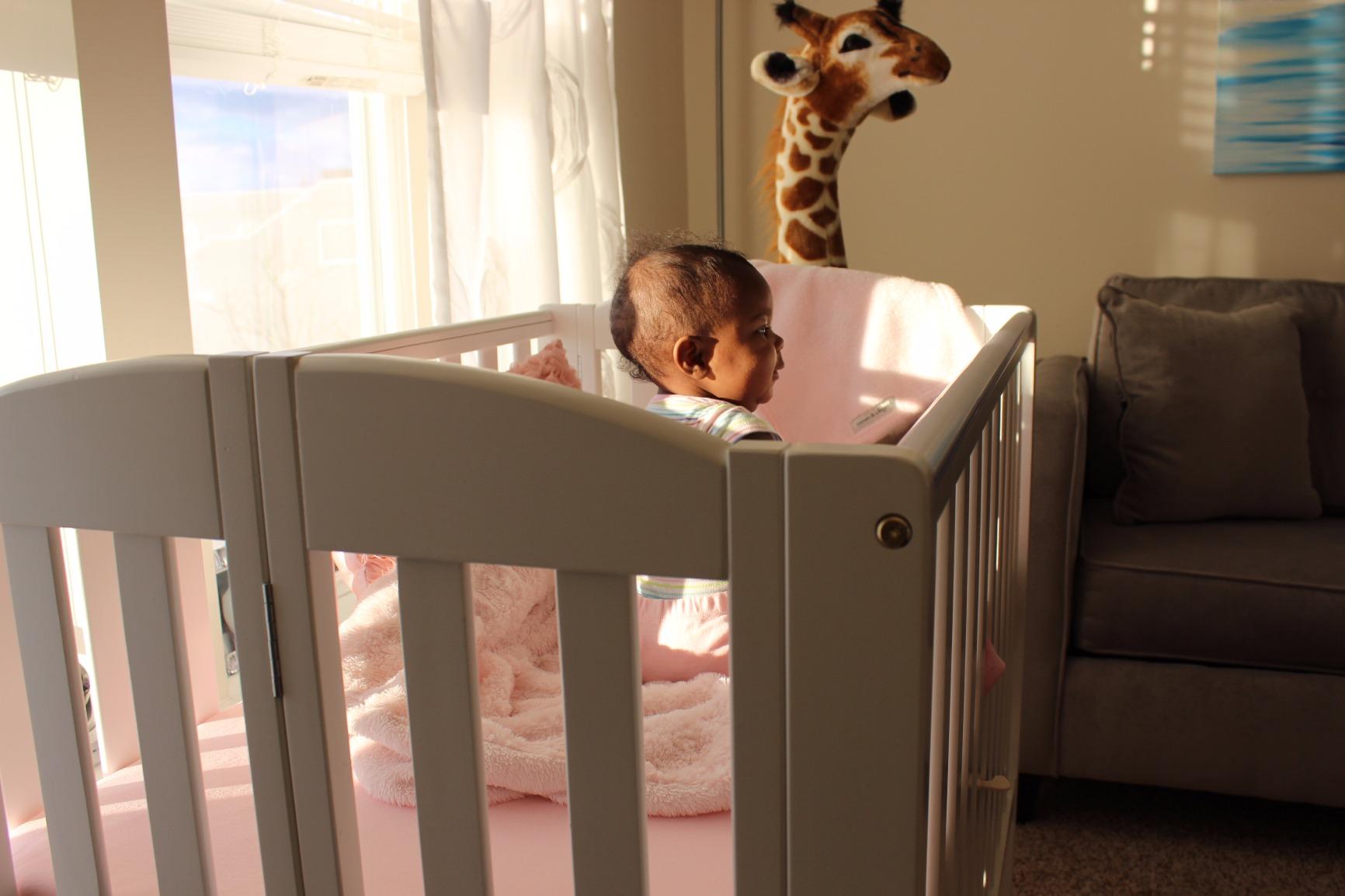 Dream On Me 2-in-1 Portable Mini Crib, Non-Full Size Baby Crib for Small Spaces, 2 Mattress Heights, Compact Travel Design, Includes Mattress, GREENGUARD Gold & BSA Certified, White customer photo 1