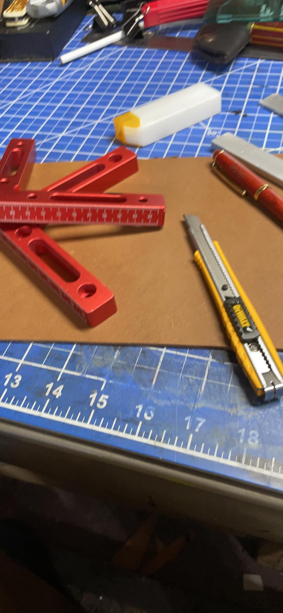 DEWALT Utility Knife, Heavy Duty Cutter with Snap-Off Blade, 18mm (DWHT10038) customer photo 1