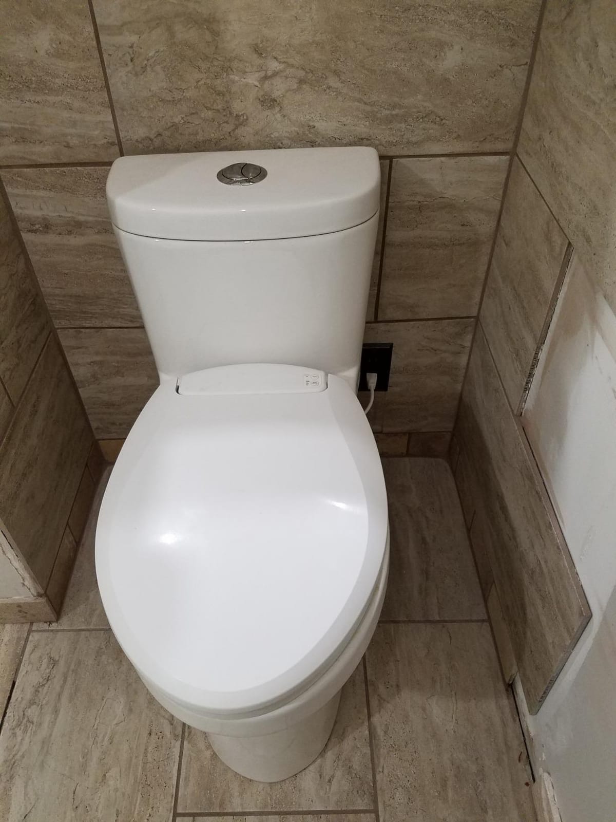 Brondell L60-EW LumaWarm Heated Nightlight Elongated Toilet Seat, White customer photo 1