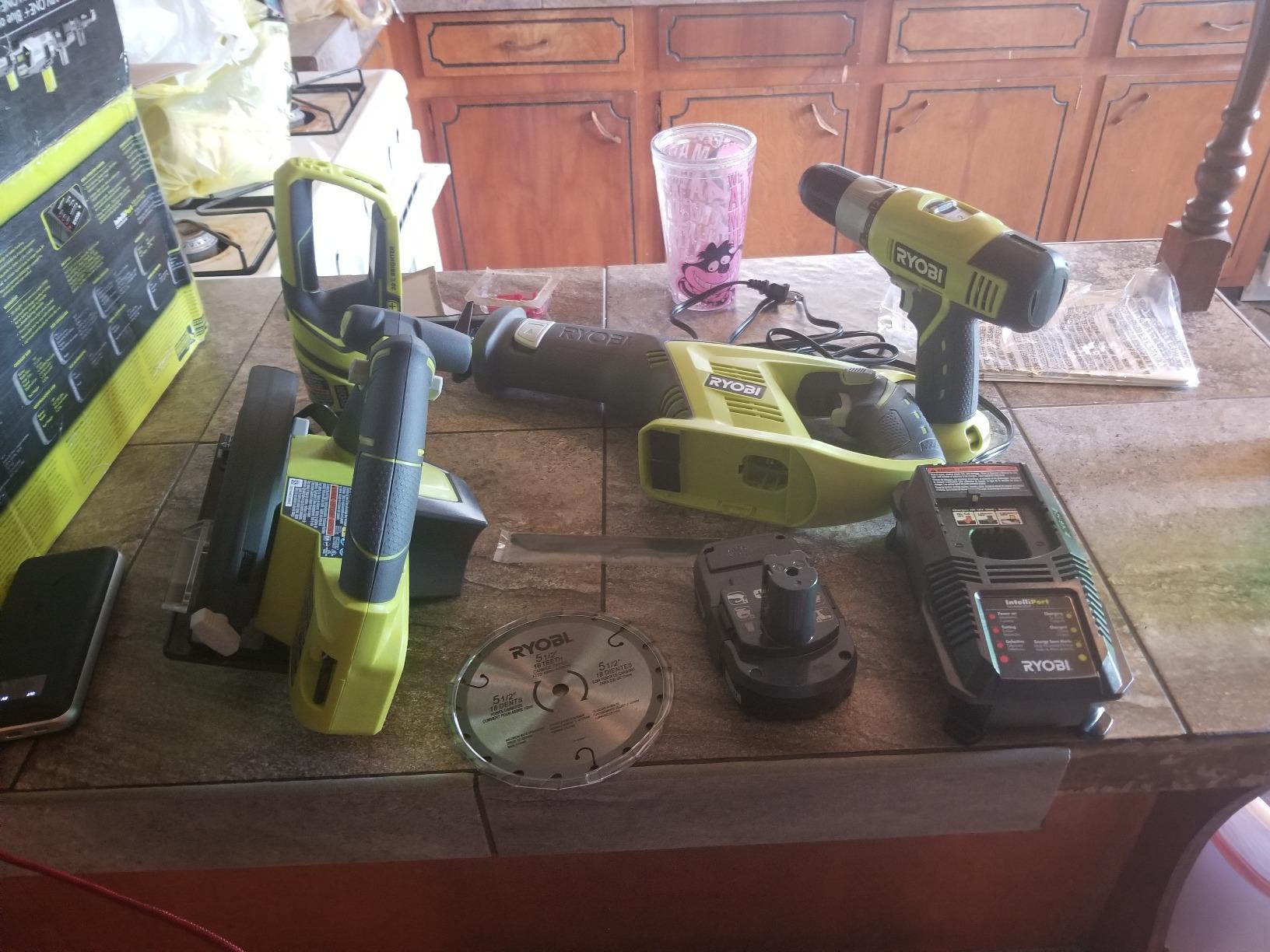 Ryobi P883 One+ 18V Lithium Ion Cordless Contractor’s Kit (8 Pieces: 1 x P704 Worklight, 1 x P515 Reciprocating Saw, 1 x Circular Saw, 1 x P271 Drill / Driver, 2 x Batteries, 1 x Charger, 1 x Bag) customer photo 1