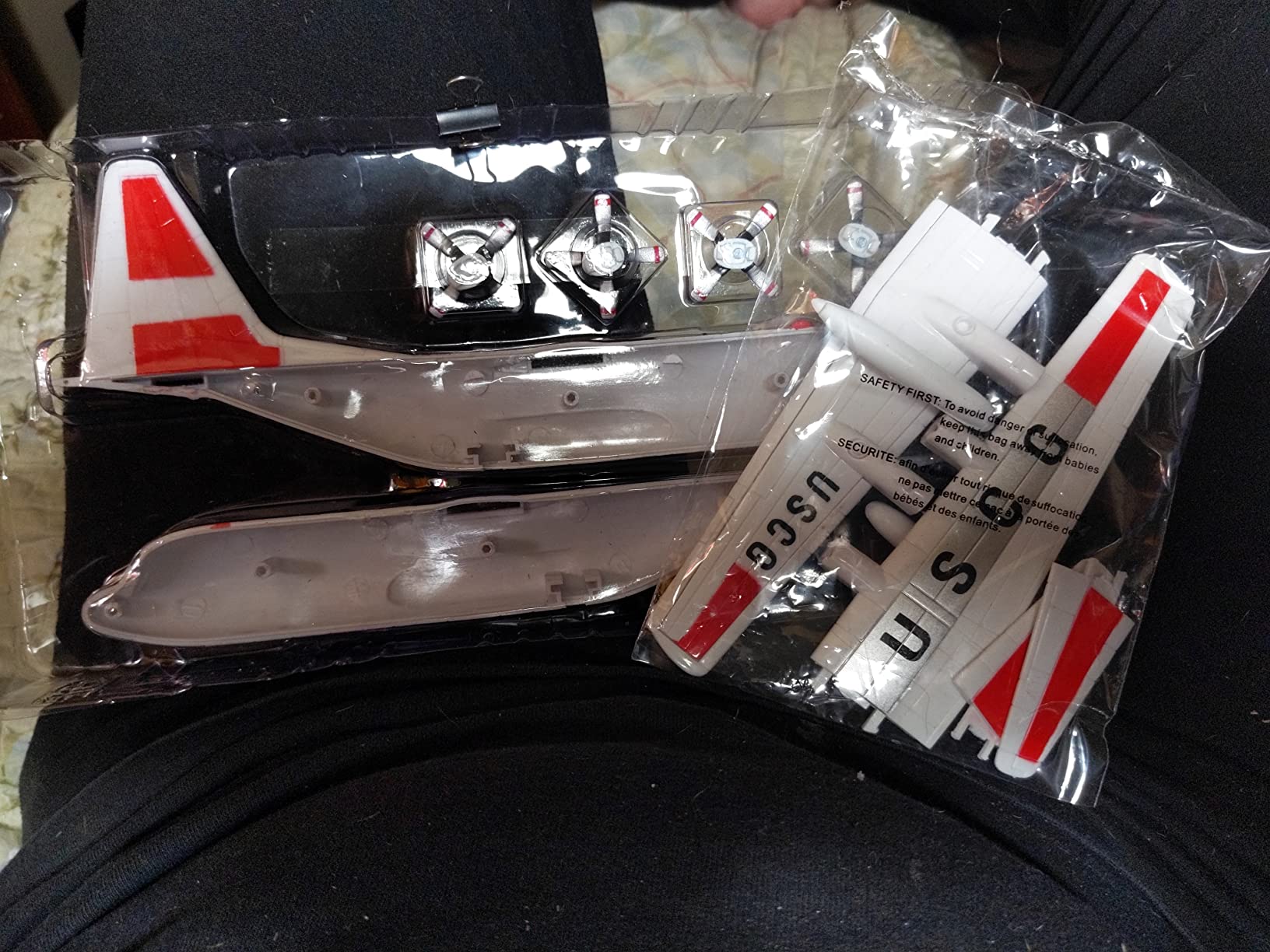Model Kit Lockheed C-130 Hercules Transport Aircraft White and Red United States Coast Guard by New Ray customer photo 1