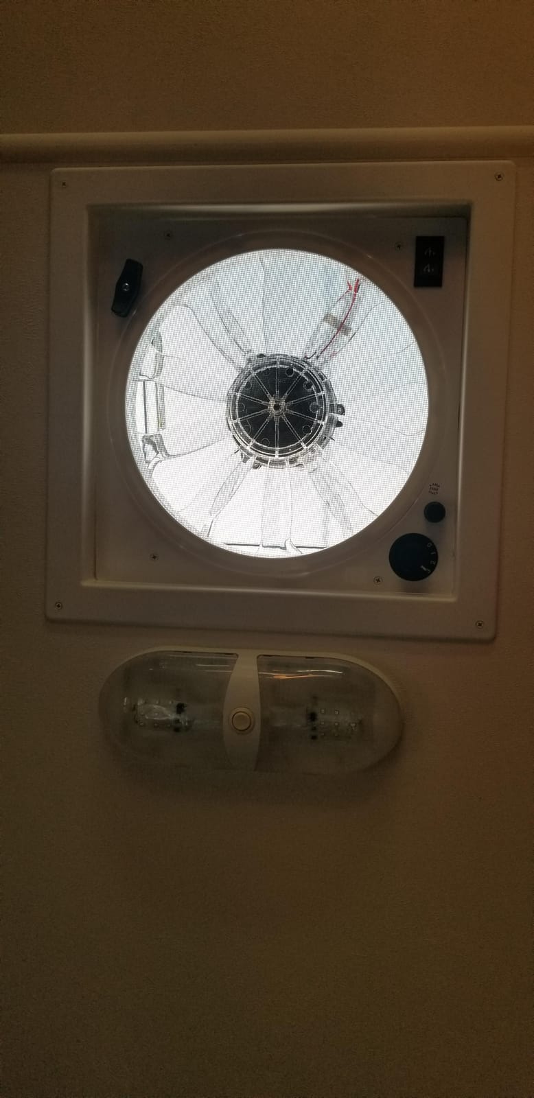 Fan-Tastic Vent 801250 1250 Series Vent - White customer photo 1