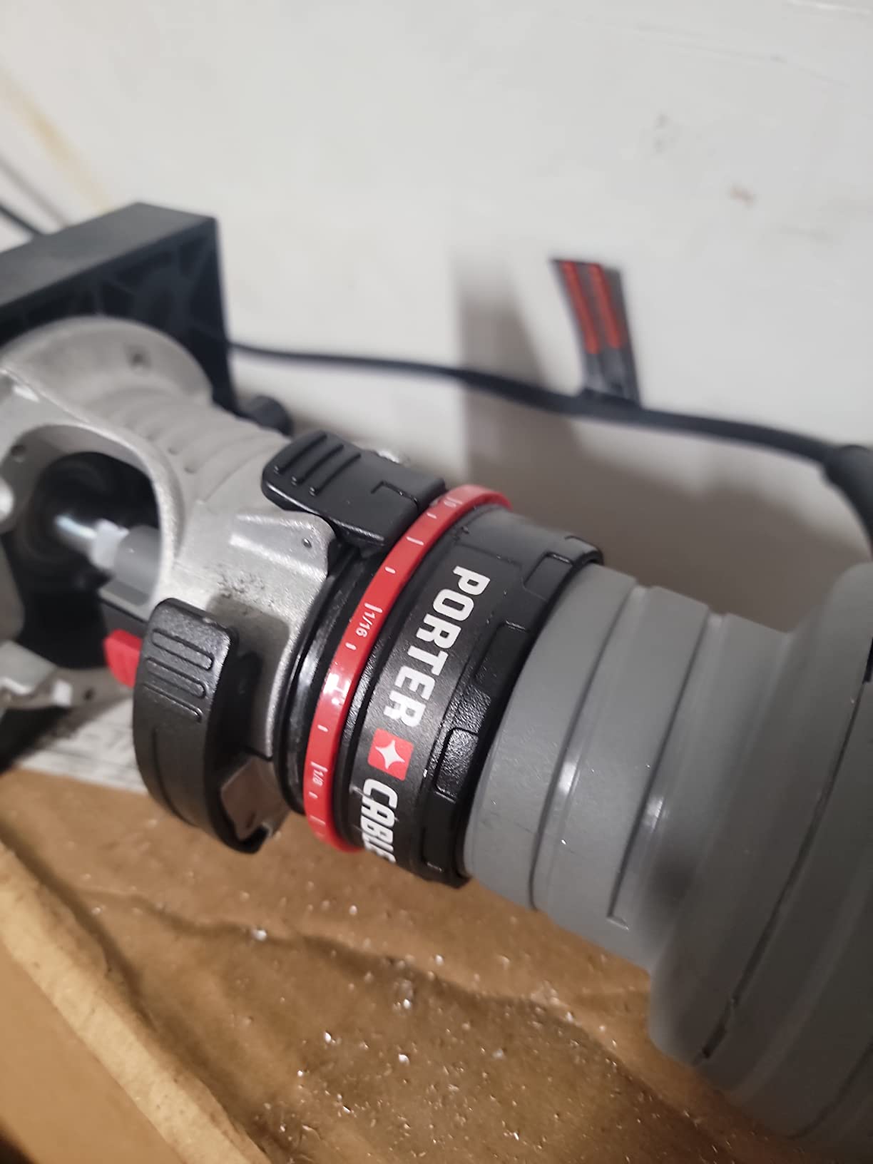 PORTER-CABLE Router, 4.5-Amp, Single Speed 31,000 RPM, Trims 1/4-Inch Laminate, Corded (PCE6430) customer photo 2