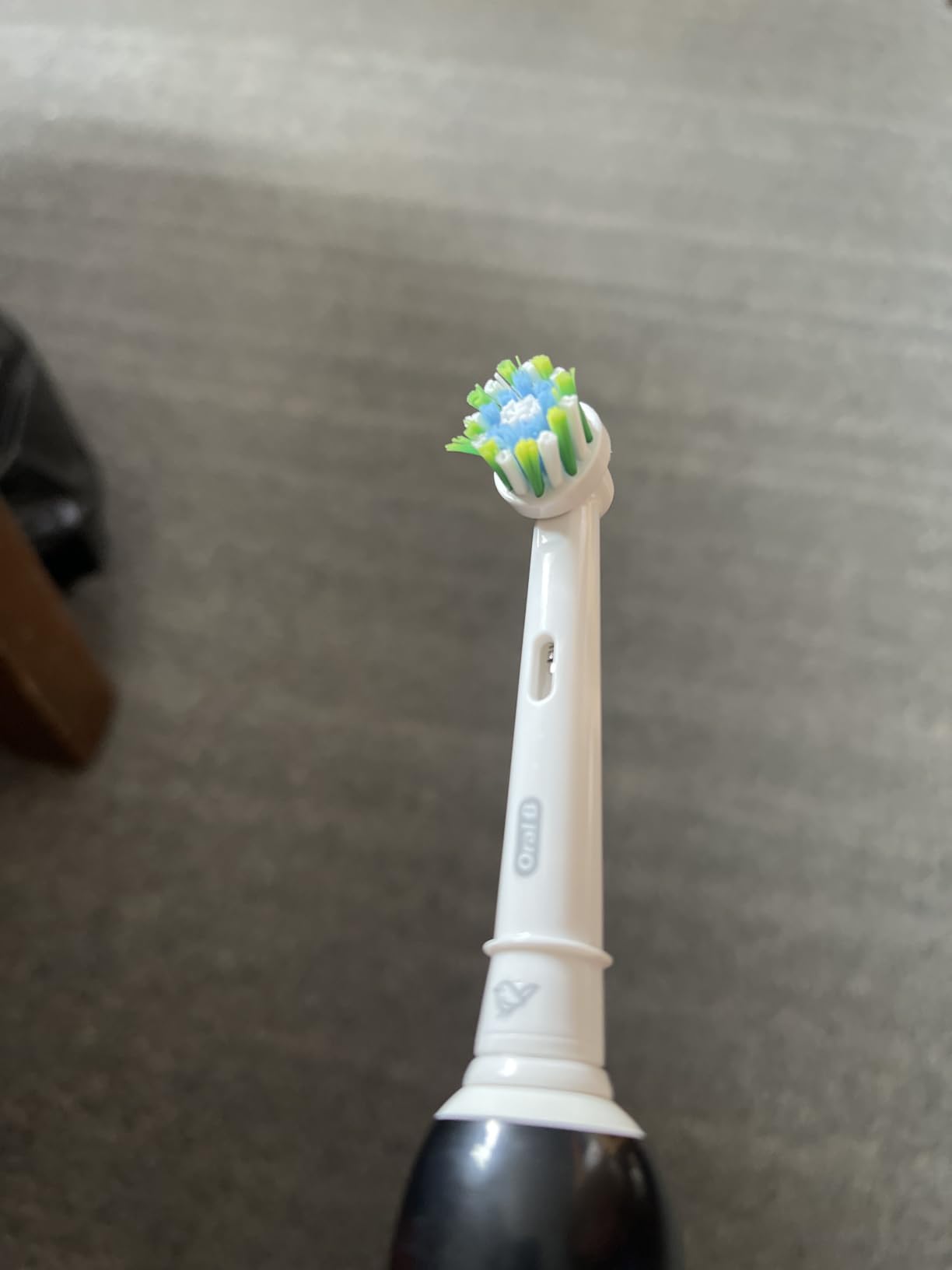 Oral B Cross Action Electric Toothbrush Replacement Brush Heads Refill, 4Count customer photo 1