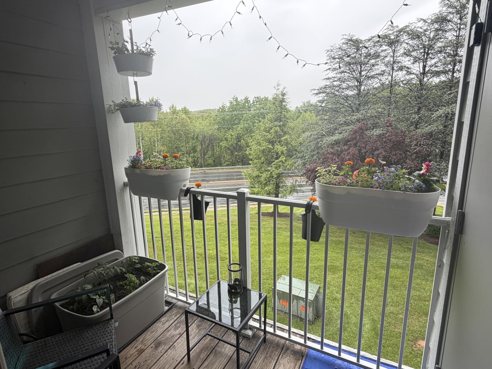 Emsco Group Bloomers Railing Planter with Drainage Holes – 24