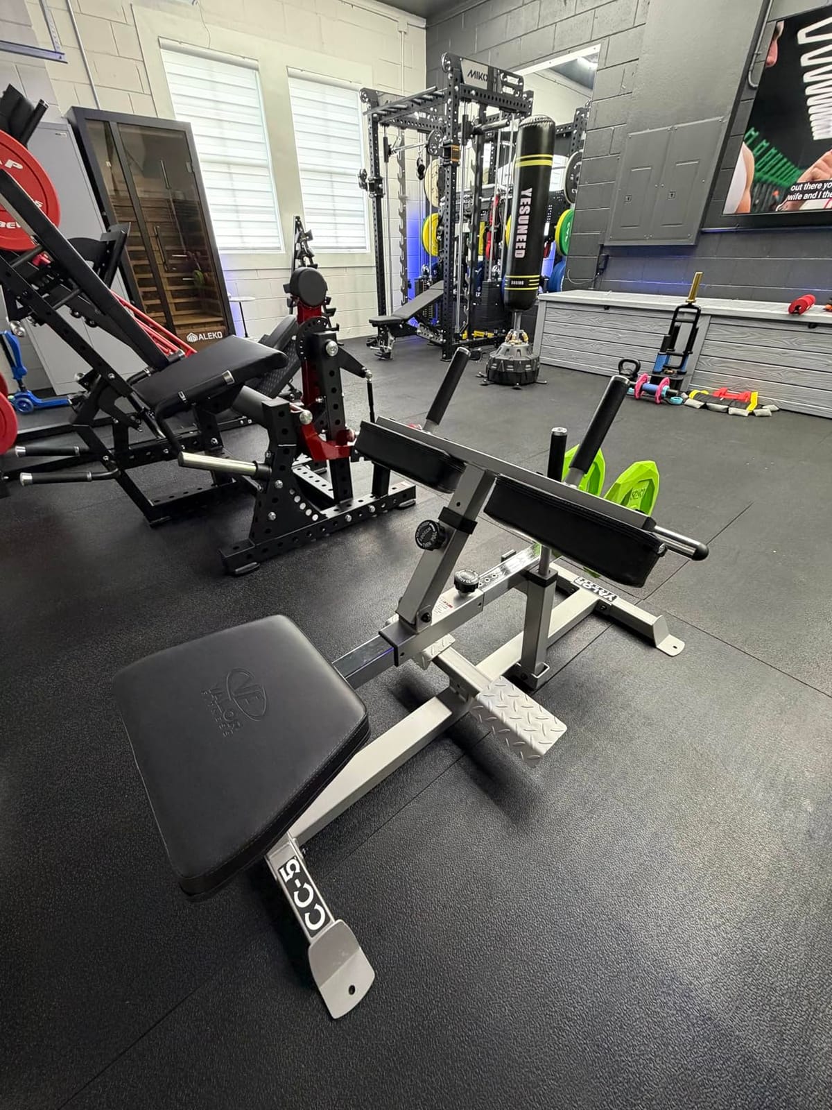 Valor Fitness Seated Calf Raise Machine – Adjustable Plate Loaded Leg Exercise Equipment for Strength Training Workout Calves Home Gym Equipment customer photo 1