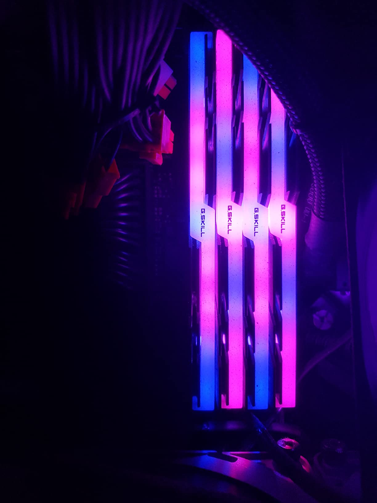 G.SKILL Trident Z RGB Series DDR4 RAM (XMP) 16GB (2x8GB) 3200MT/s CL16-18-18-38 1.35V Intel AMD Desktop Computer Memory U-DIMM (F4-3200C16D-16GTZR) customer photo 1