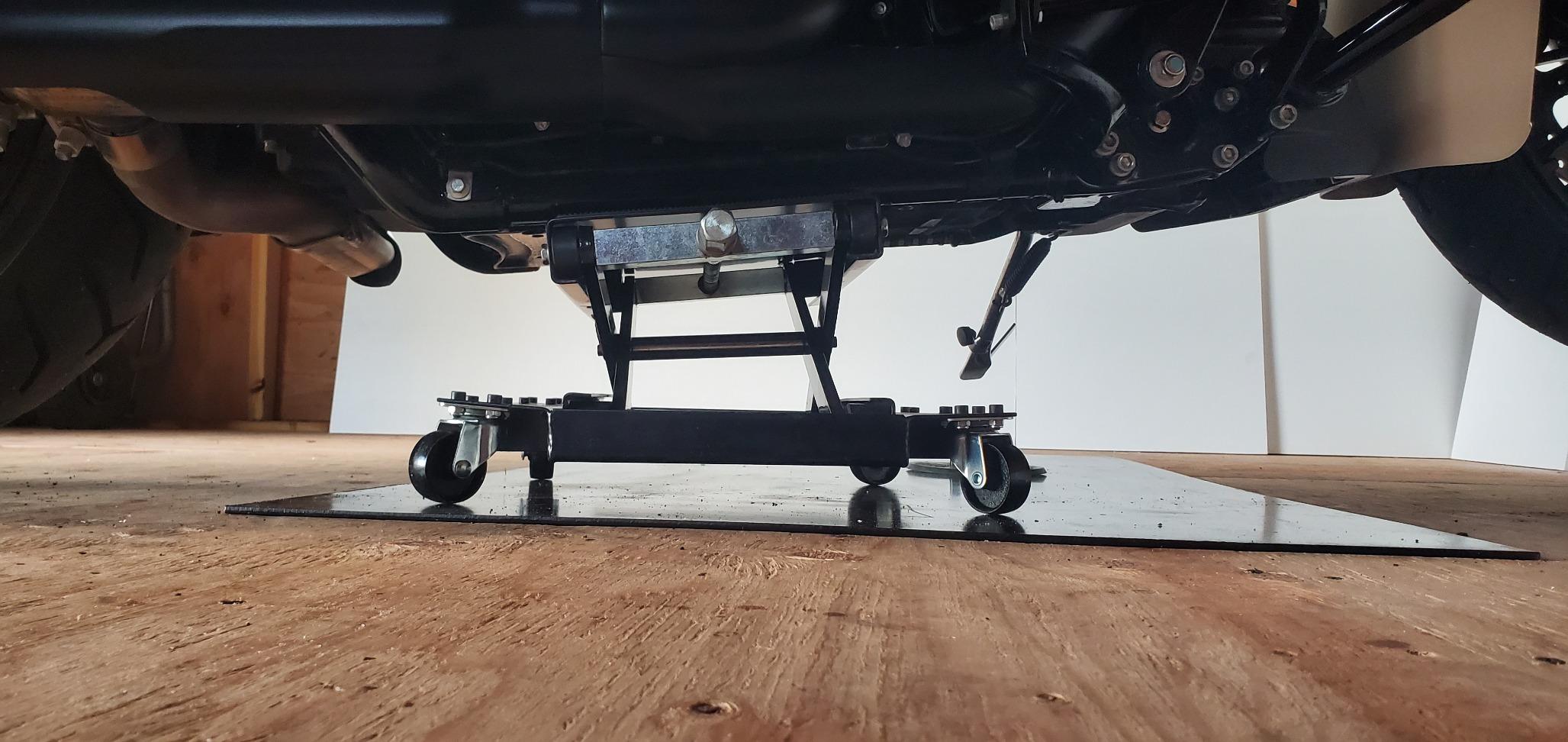 Pyle Motorcycle Lift, Scissor Jack, Dolly, Heavy Duty Steel, 1100 lbs Capacity, Black Powder Coat, Anti-Skid Rubber, Collapsible, Portable, Includes 4 Caster Wheels, Easy Storage, PLMOTJC11 customer photo 2