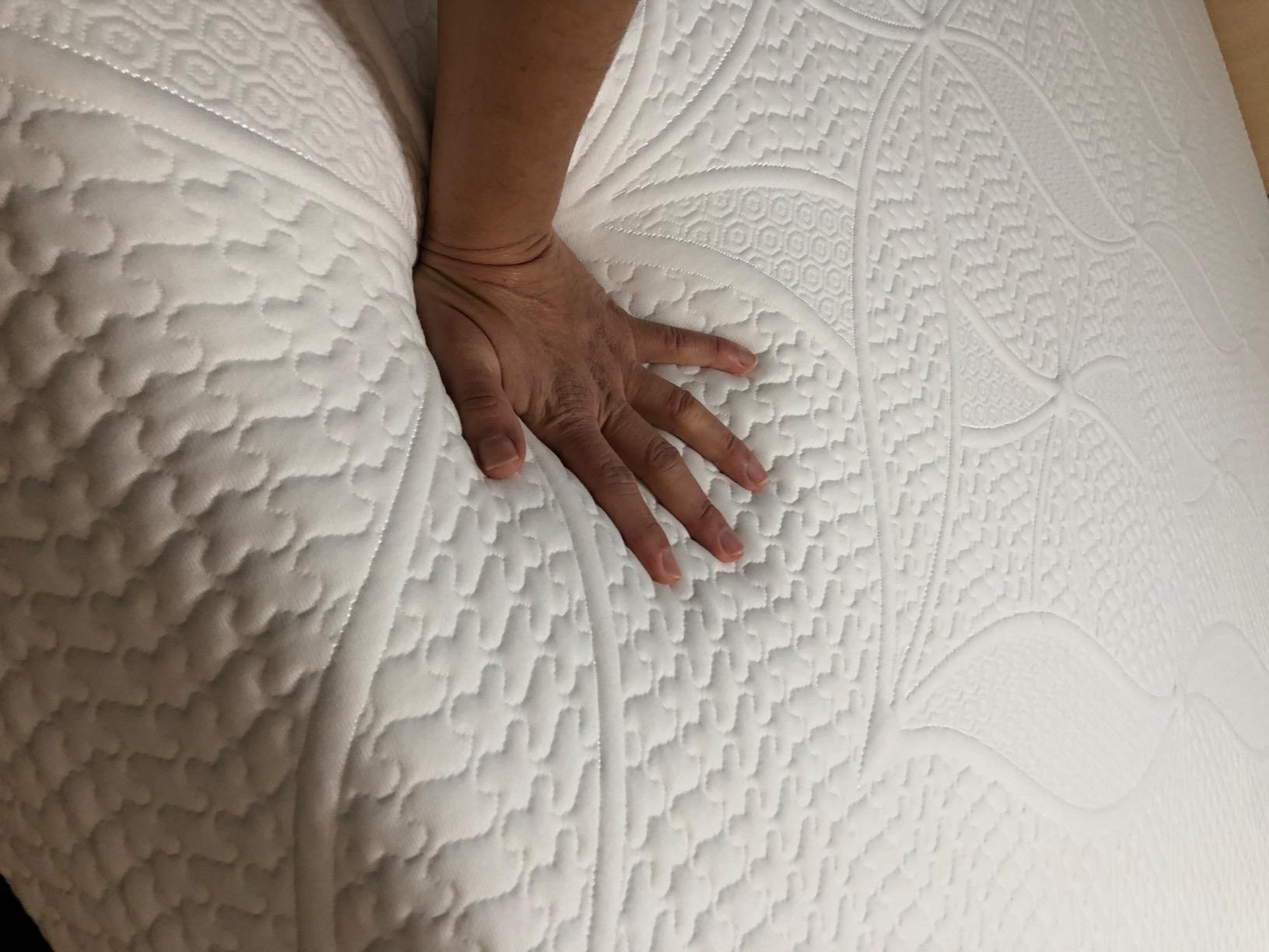 COOL GEL Chill Memory Foam 14-Inch Mattress with 2 Pillows, CertiPUR-US Certified, Mattress in a Box, King, White customer photo 2