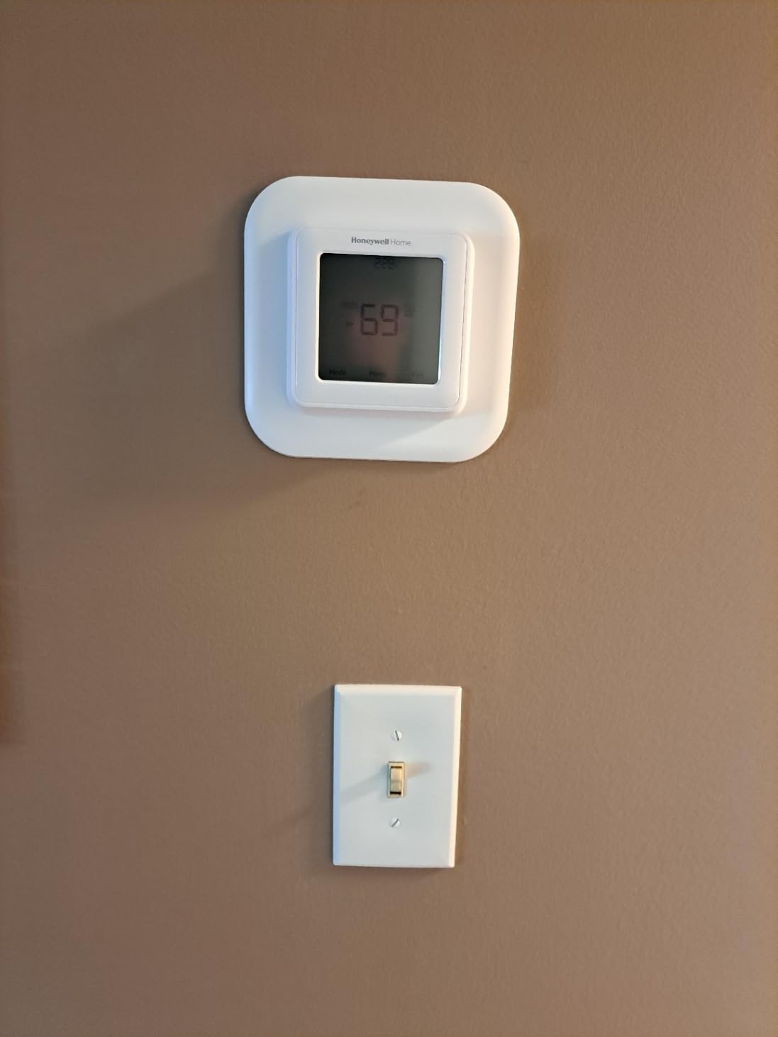 Honeywell Home 7 Day Programmable Touchscreen Thermostat customer photo 1