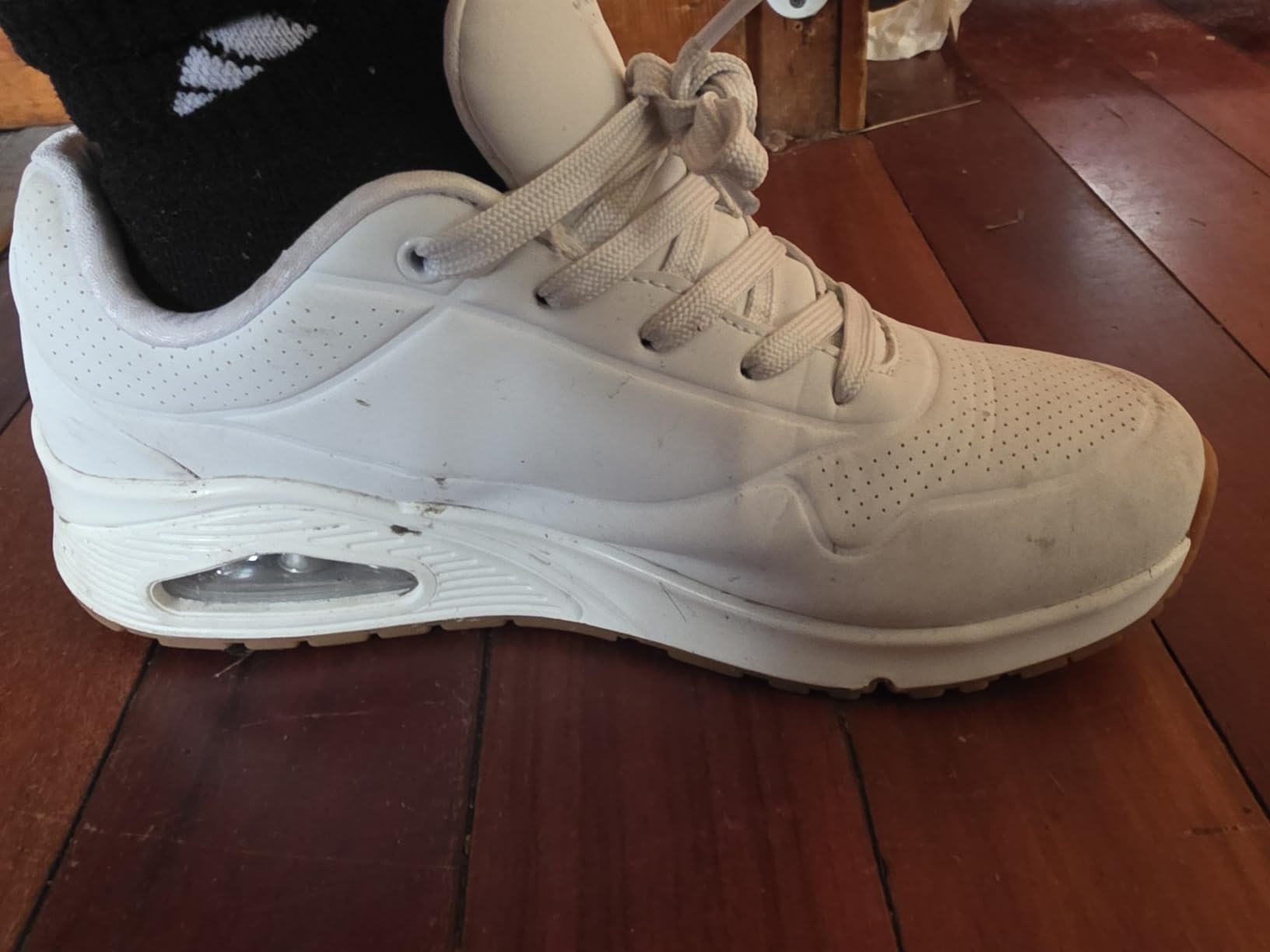 Skechers Women's UNO Stand on Air Sneaker customer photo 1