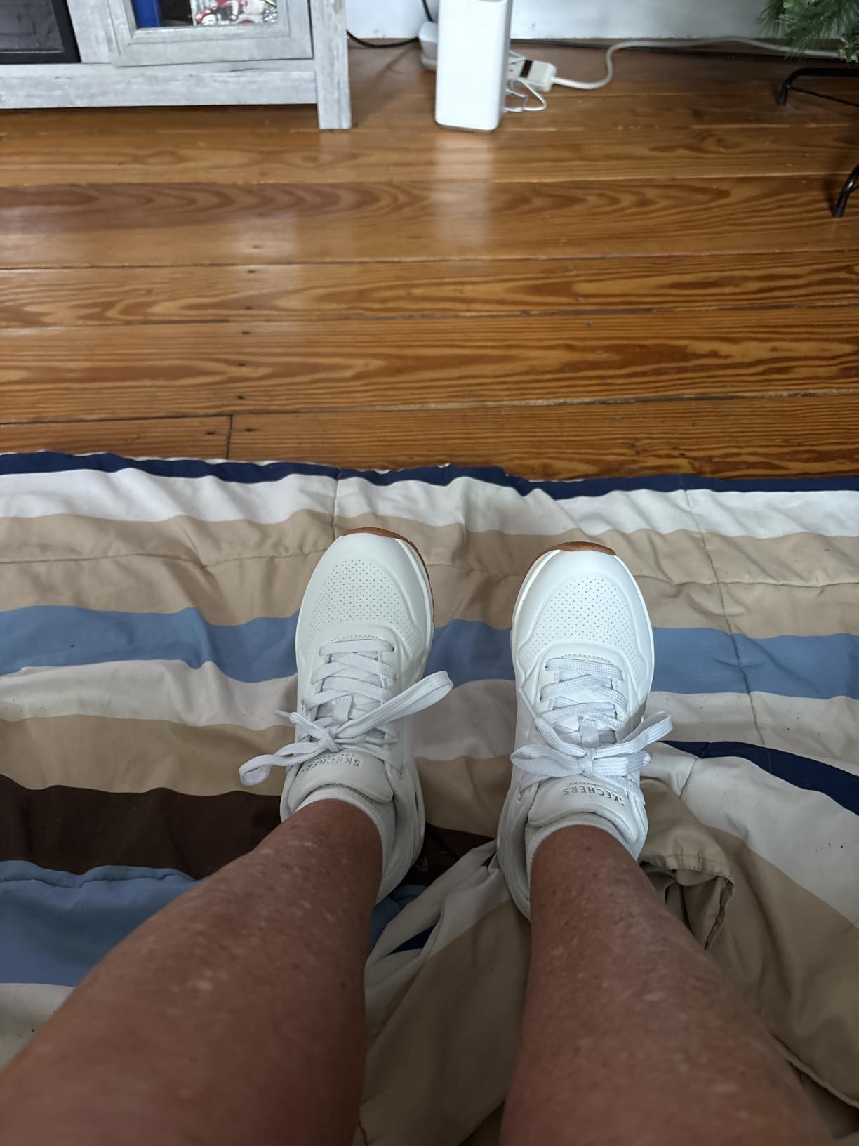 Skechers Women's UNO Stand on Air Sneaker customer photo 2
