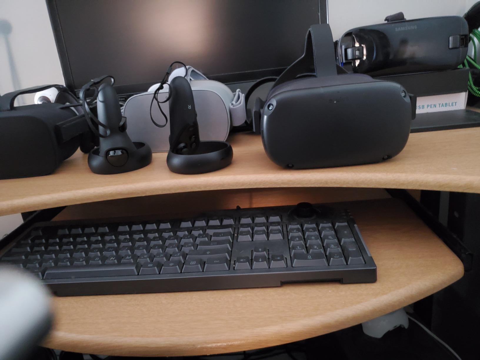 Oculus Quest All-in-one VR Gaming Headset – 64GB customer photo 1