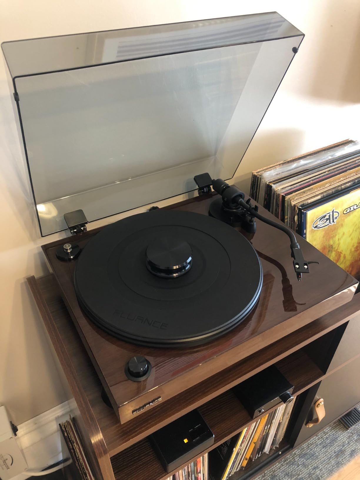 Fluance RT82 Reference High Fidelity Vinyl Turntable Record Player with Ortofon OM10 Cartridge, Speed Control Motor, High Mass MDF Wood Plinth, Vibration Isolation Feet - Piano Black customer photo 2