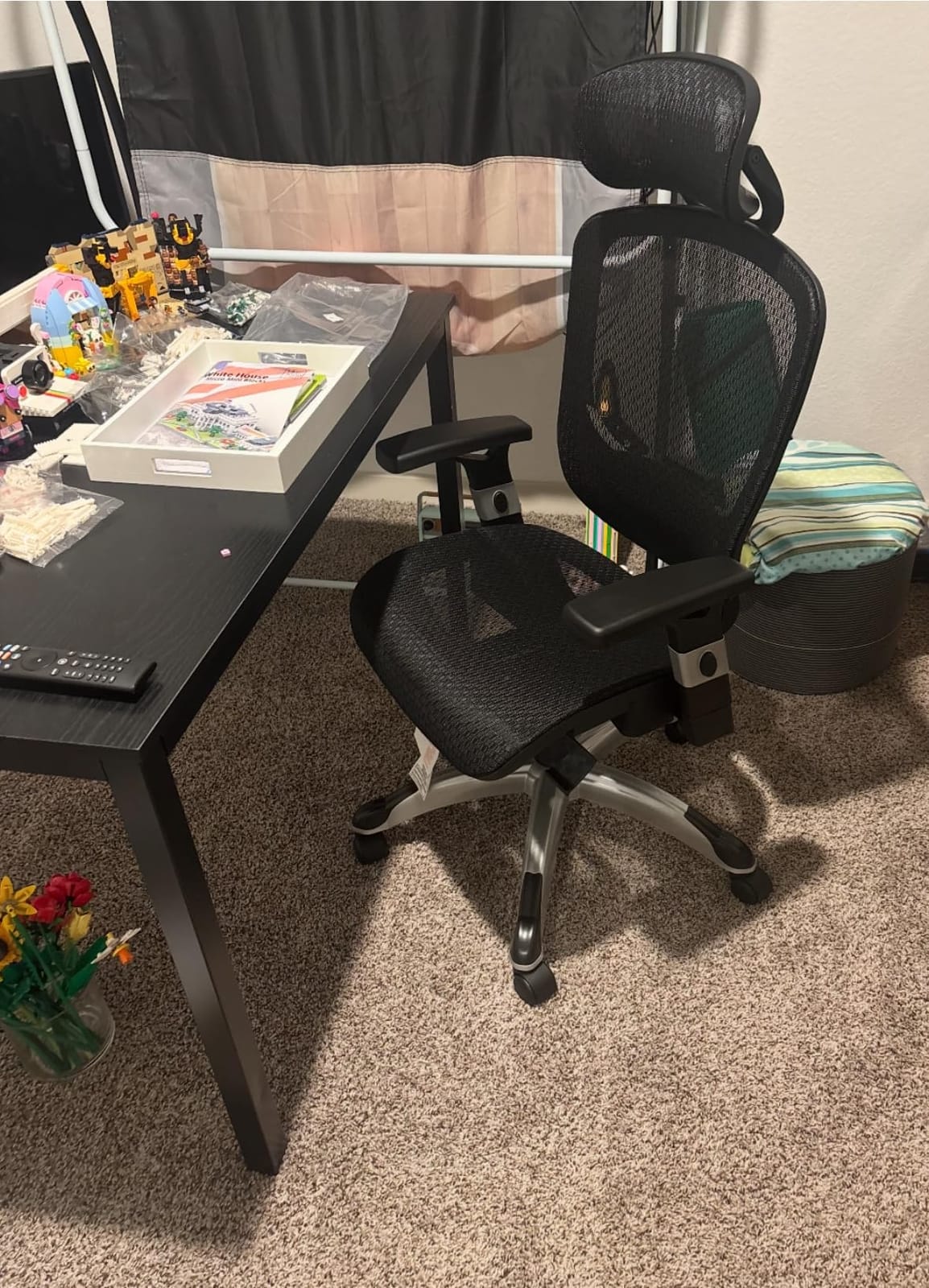 Staples Ergonomic Mesh Task Chair with Lumbar Support, Swivel, Gray customer photo 1