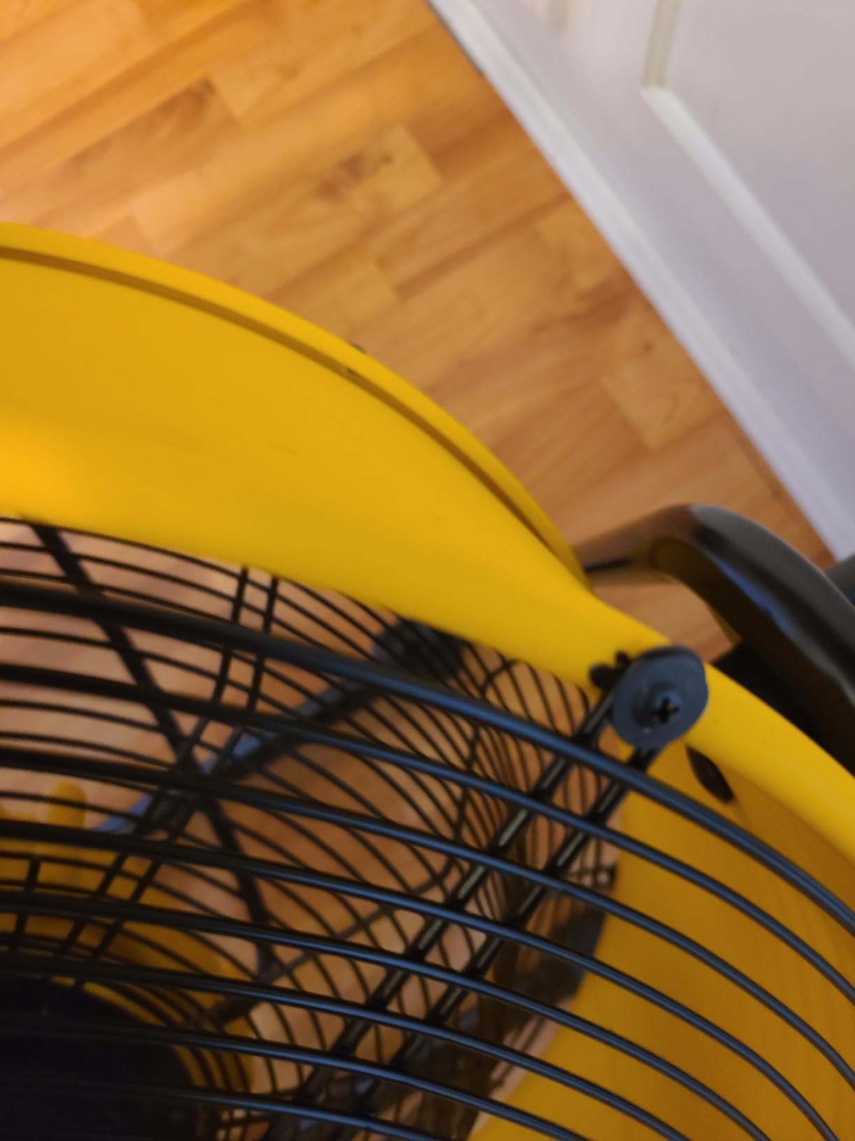 DEWALT 20 Inch Floor Fan, 180° Adjustable Tilting Drum Fan DXF2042 | 5000CFM 3-Speed High Velocity Fan Quick Cooling Portable Metal Industrial fan for Shop/Garage/Gym/Patio/Warehouse Yellow customer photo 1